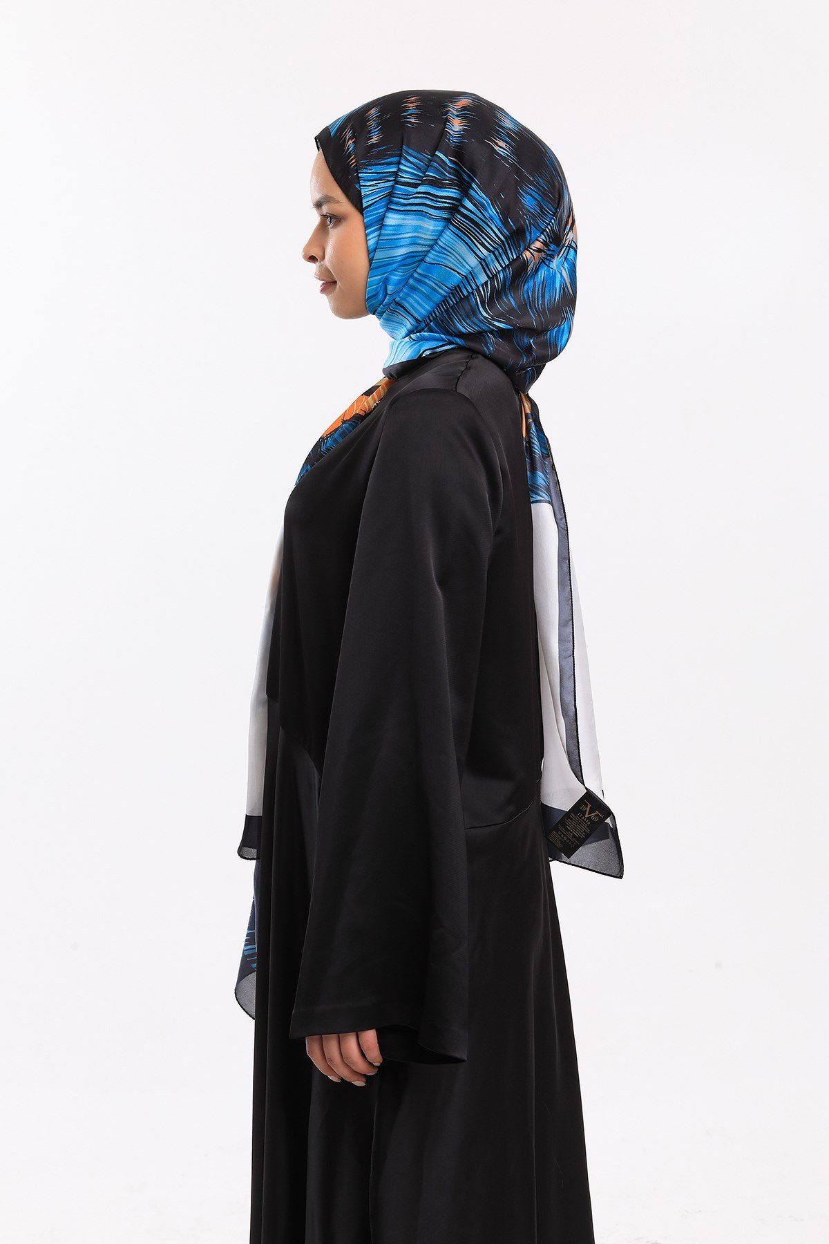 DORA SATEN SERİ ŞALKelebek Desen Dora Saten Seri Şal Askısı İle Birlikte 75x200