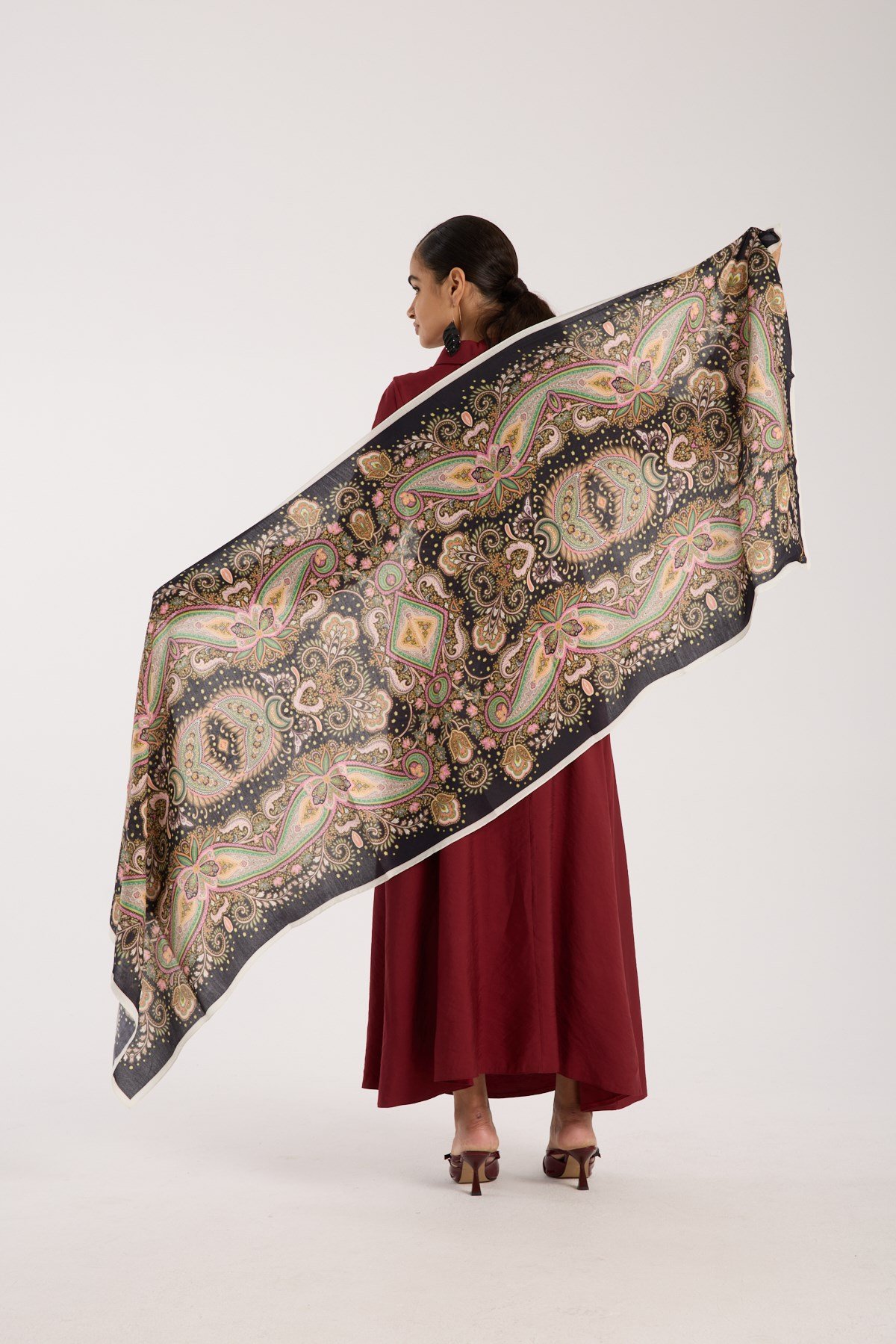ŞALDesenli Modal Seri Şal Askısı İle Birlikte 75x200 cm