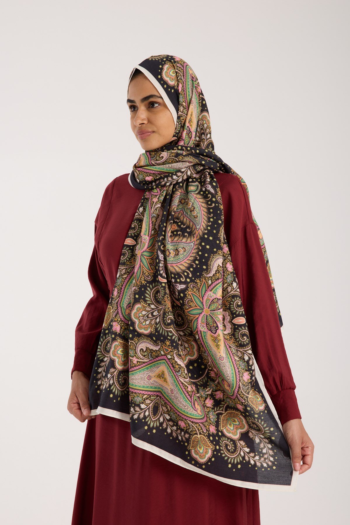 ŞALDesenli Modal Seri Şal Askısı İle Birlikte 75x200 cm