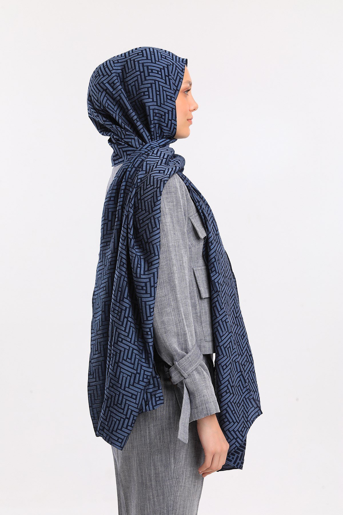 JAKARLI MODAL ŞALJAKAR Desen Jakarlı Modal Seri Şal Askısı ile Birlikte 75x200 cm