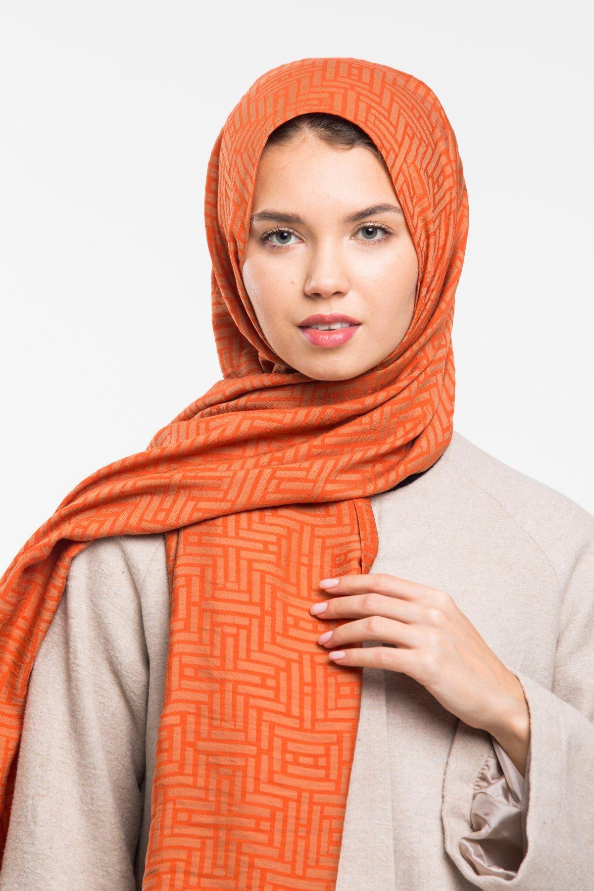 JAKARLI MODAL ŞALJAKAR Desen Jakarlı Modal Seri Şal Askısı ile Birlikte 75x200 cm