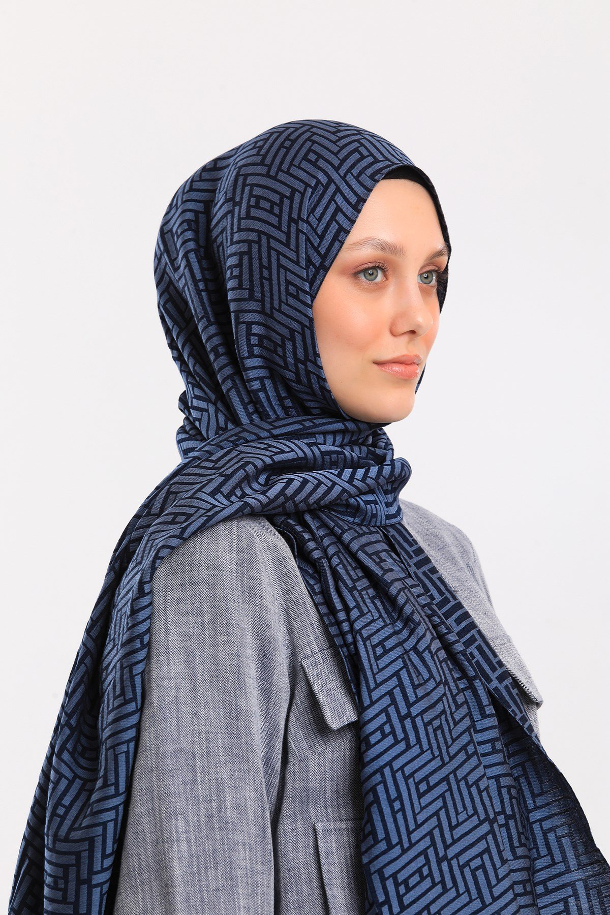 JAKARLI MODAL ŞALJAKAR Desen Jakarlı Modal Seri Şal Askısı ile Birlikte 75x200 cm