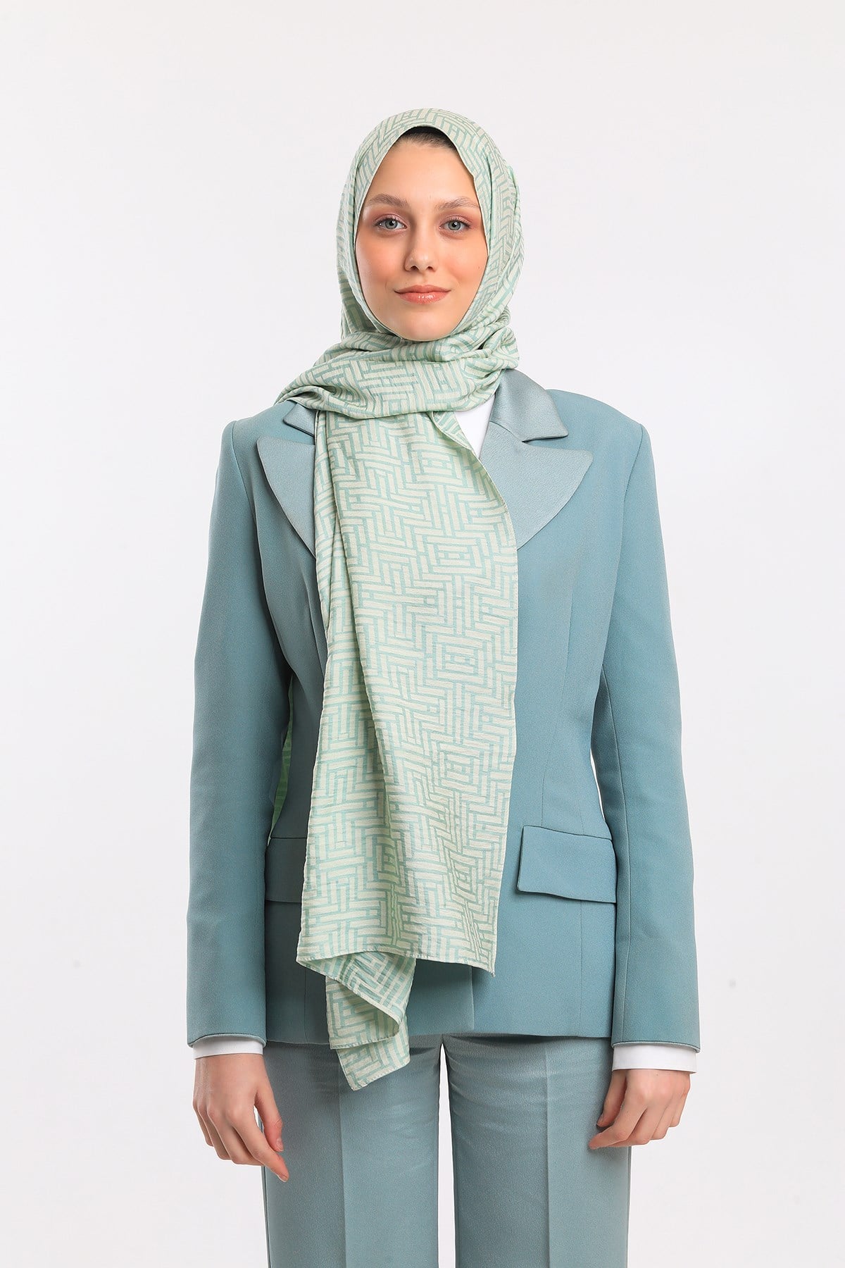 JAKARLI MODAL ŞALJAKAR Desen Jakarlı Modal Seri Şal Askısı ile Birlikte 75x200 cm