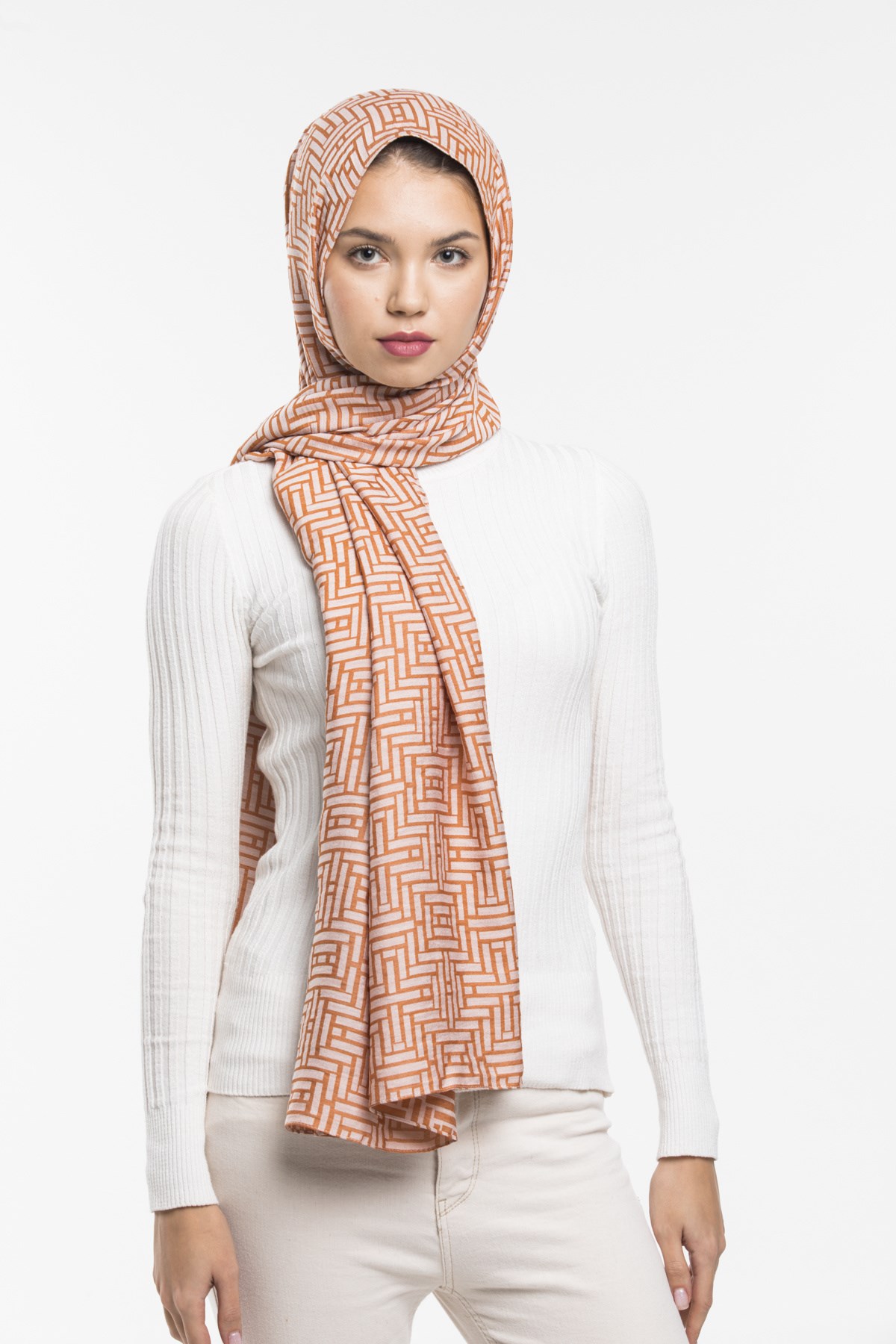 JAKARLI MODAL ŞALJAKAR Desen Jakarlı Modal Seri Şal Askısı ile Birlikte 75x200 cm