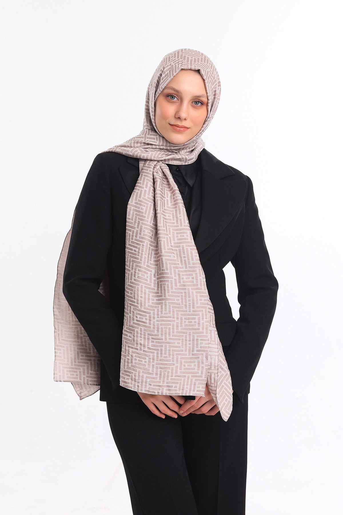 JAKARLI MODAL ŞALJAKAR Desen Jakarlı Modal Seri Şal Askısı ile Birlikte 75x200 cm