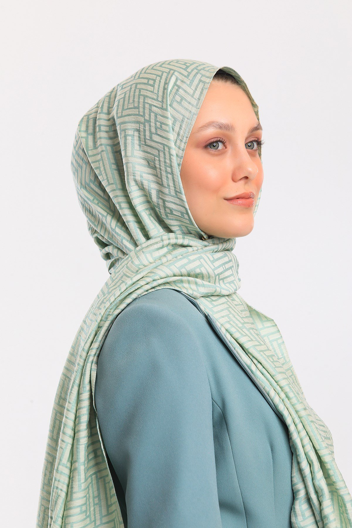 JAKARLI MODAL ŞALJAKAR Desen Jakarlı Modal Seri Şal Askısı ile Birlikte 75x200 cm