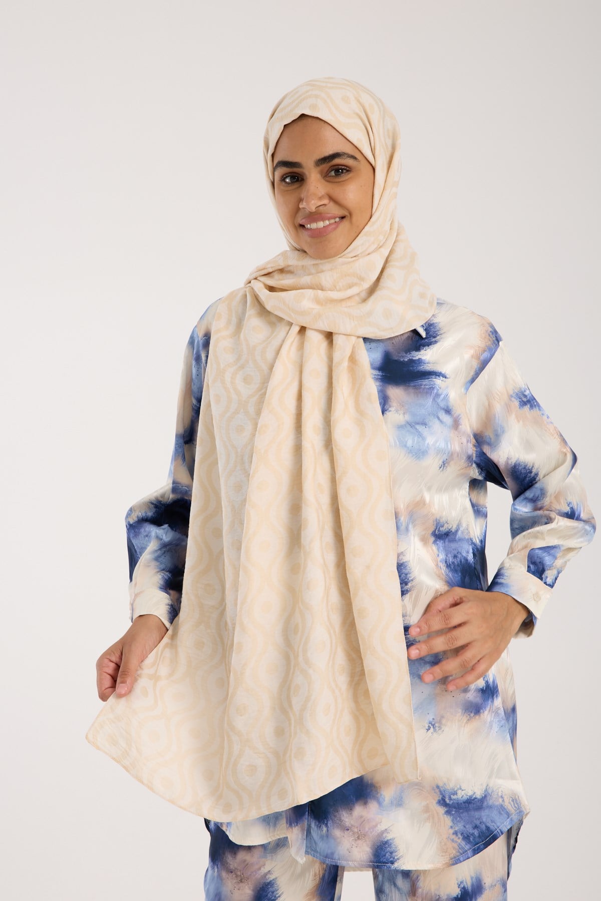 ŞALHelezon Desen Jakarlı Modal Seri Şal Askısı ile Birlikte 75x200 cm