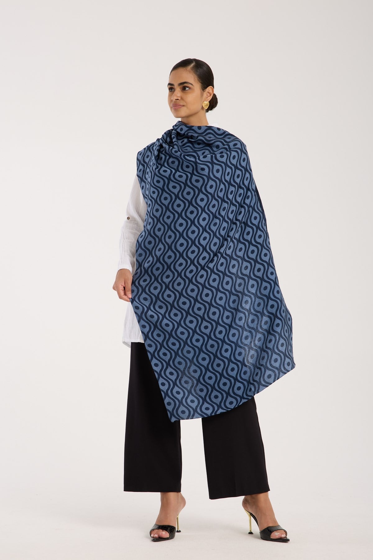 ŞALHelezon Desen Jakarlı Modal Seri Şal Askısı ile Birlikte 75x200 cm