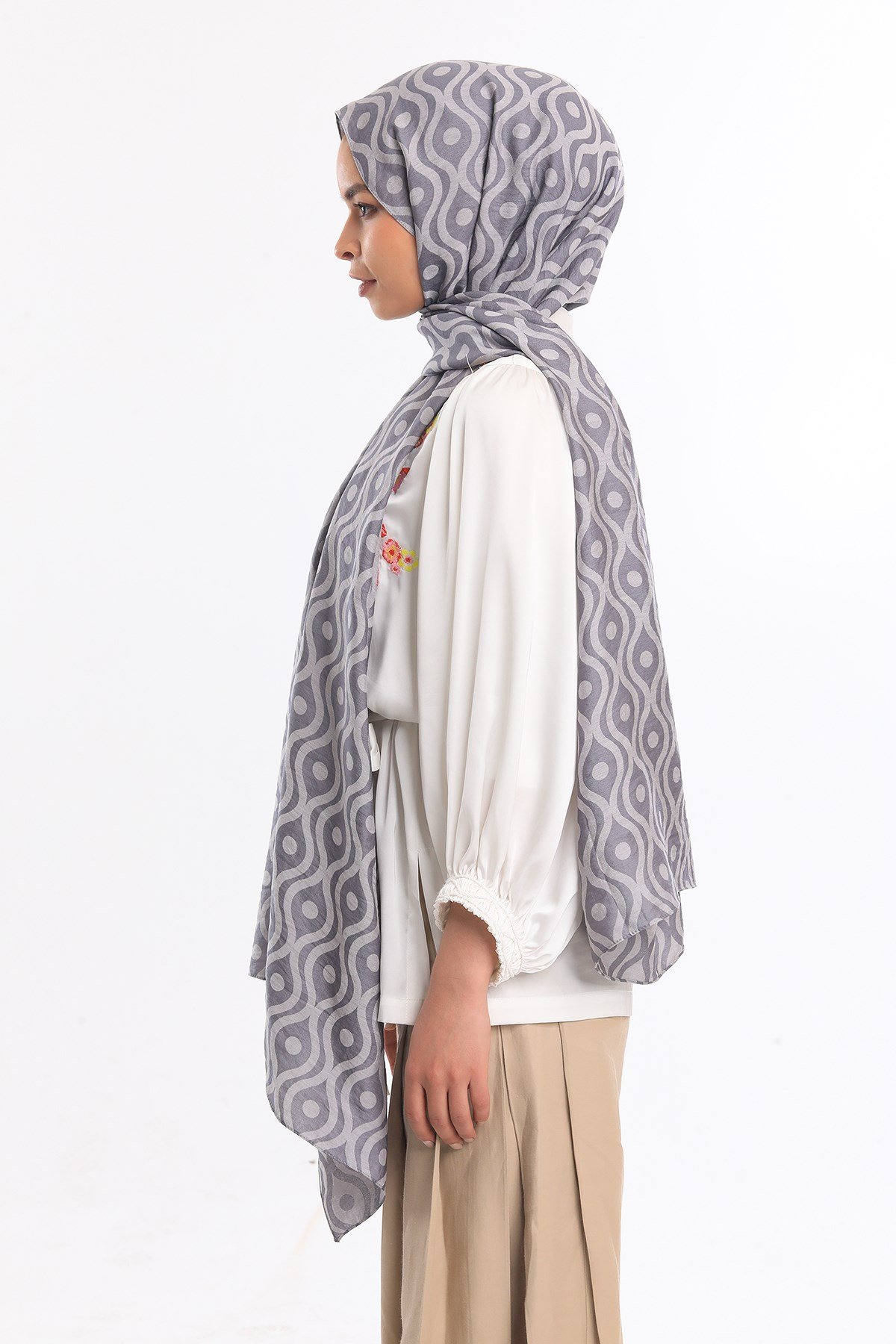 ŞALHelezon Desen Jakarlı Modal Seri Şal Askısı ile Birlikte 75x200 cm
