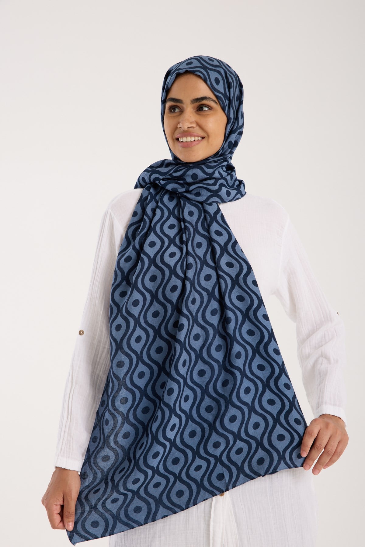 ŞALHelezon Desen Jakarlı Modal Seri Şal Askısı ile Birlikte 75x200 cm