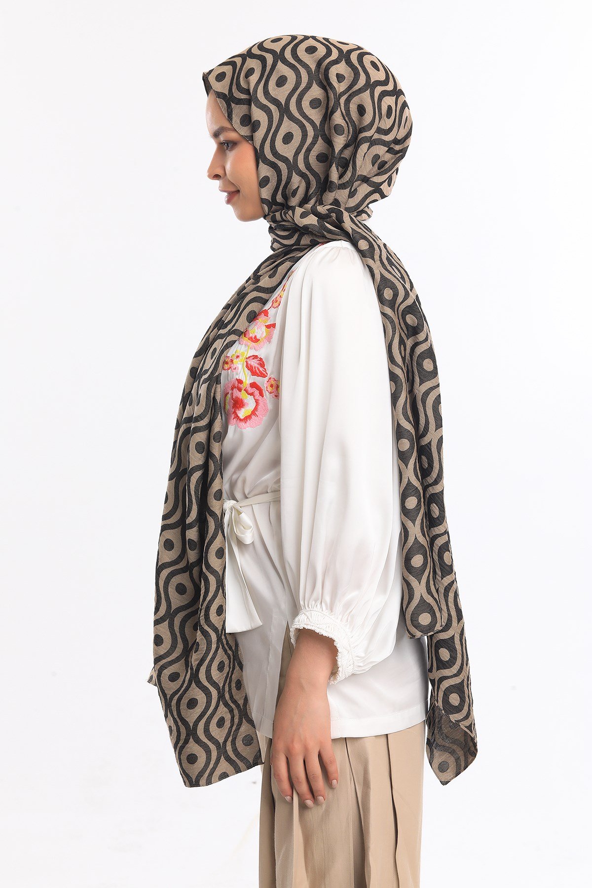 ŞALHelezon Desen Jakarlı Modal Seri Şal Askısı ile Birlikte 75x200 cm