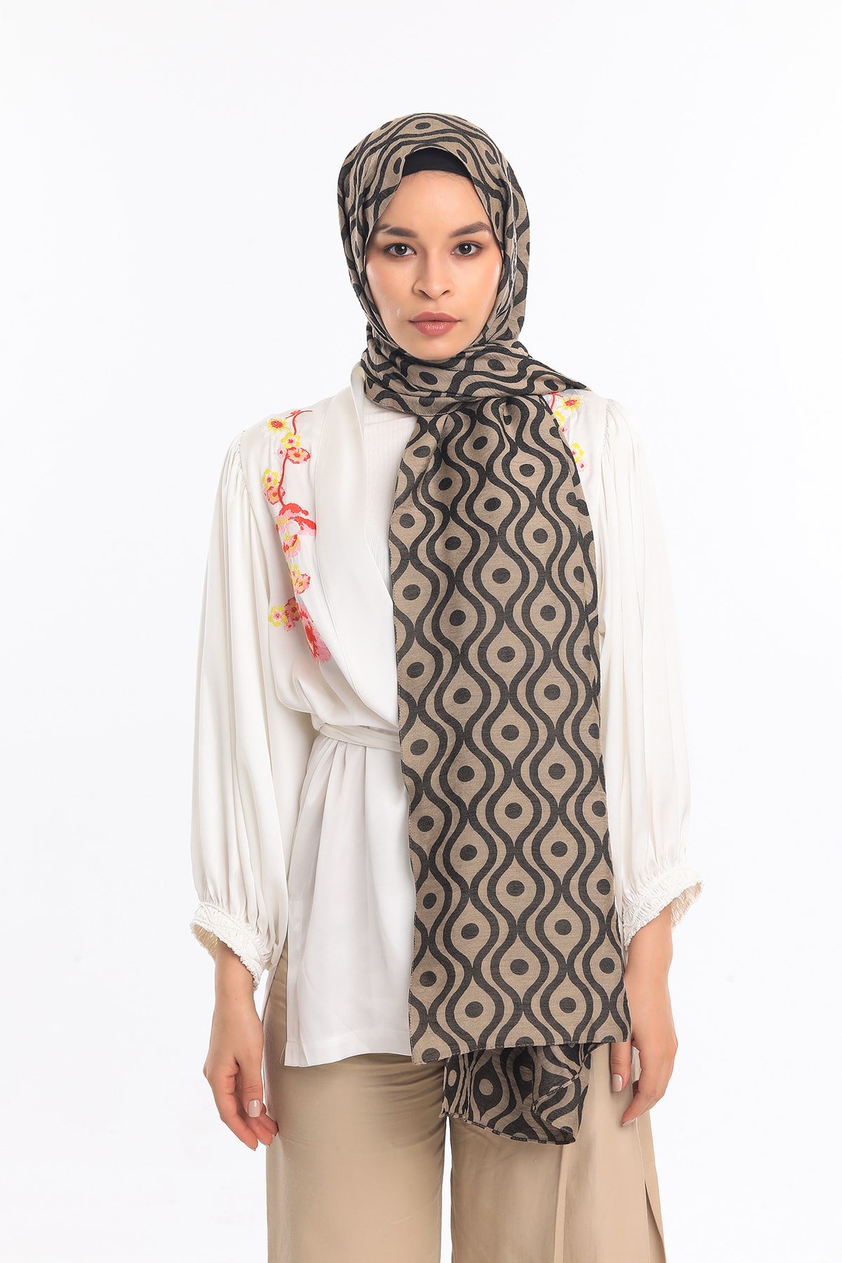 ŞALHelezon Desen Jakarlı Modal Seri Şal Askısı ile Birlikte 75x200 cm