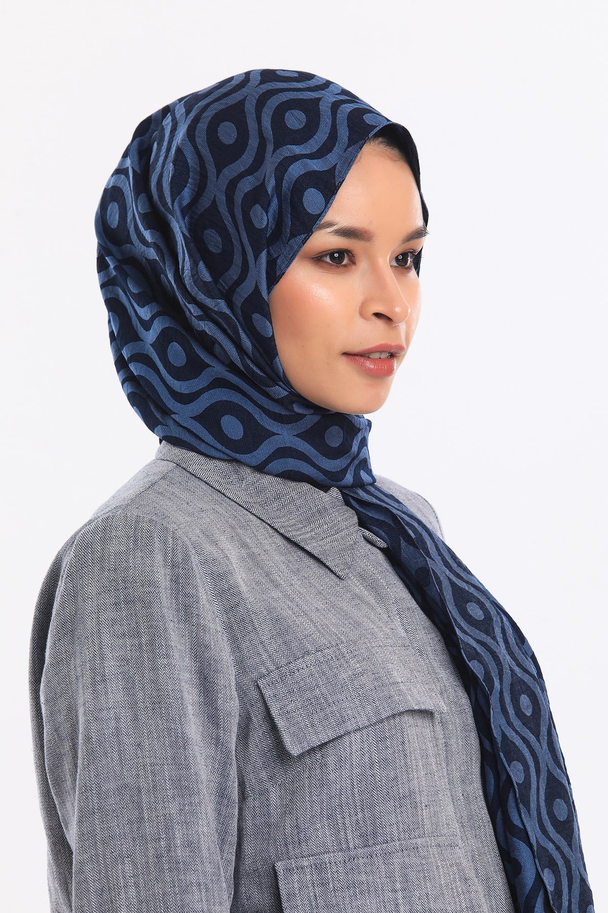 ŞALHelezon Desen Jakarlı Modal Seri Şal Askısı ile Birlikte 75x200 cm