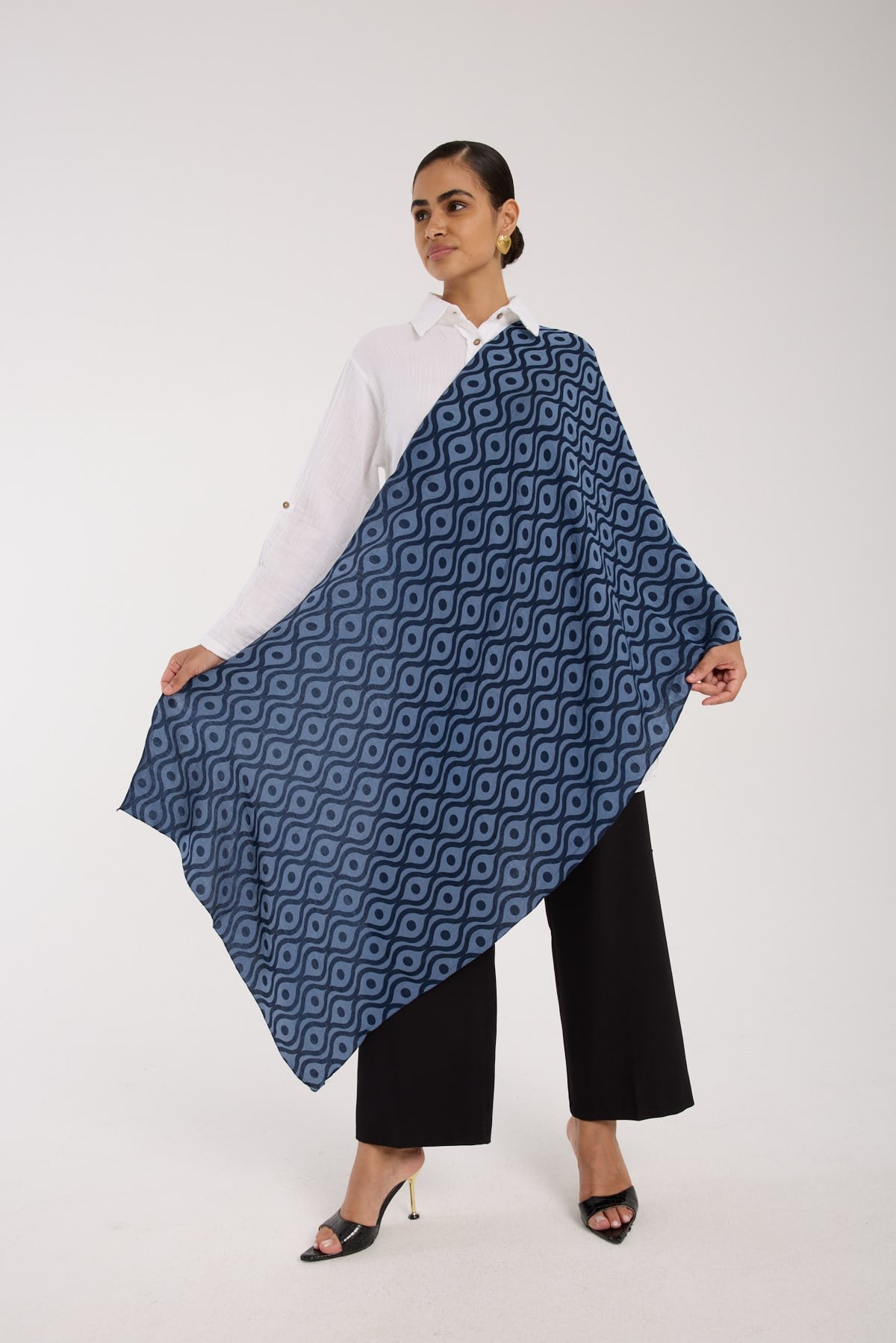 ŞALHelezon Desen Jakarlı Modal Seri Şal Askısı ile Birlikte 75x200 cm