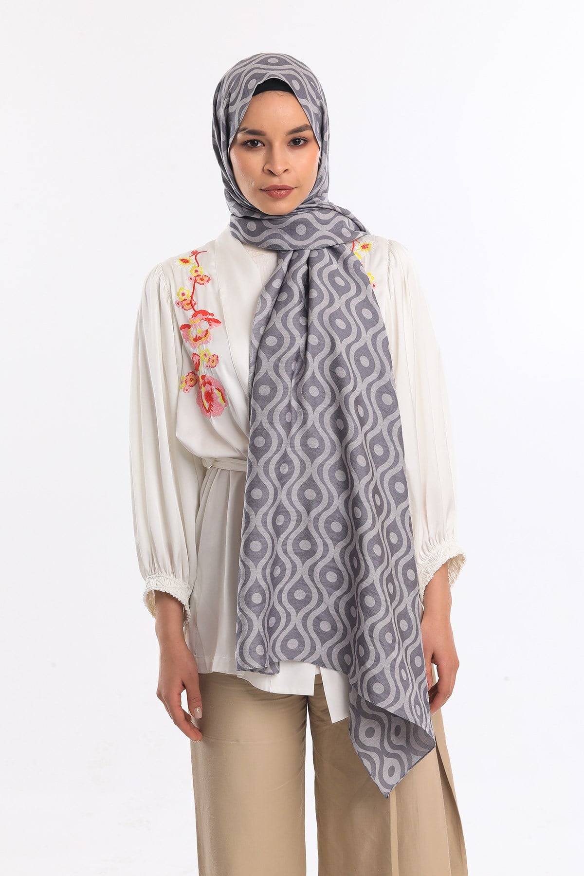 ŞALHelezon Desen Jakarlı Modal Seri Şal Askısı ile Birlikte 75x200 cm