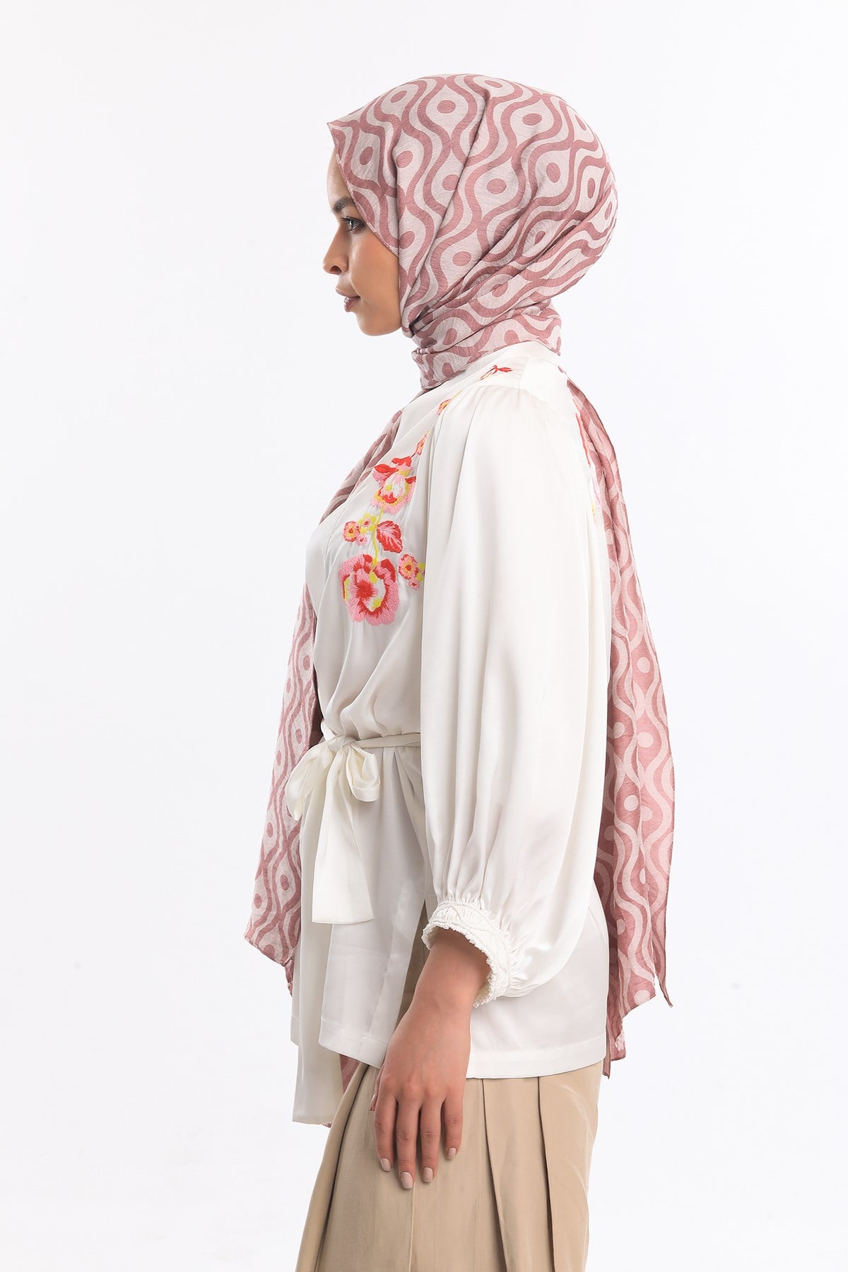 ŞALHelezon Desen Jakarlı Modal Seri Şal Askısı ile Birlikte 75x200 cm