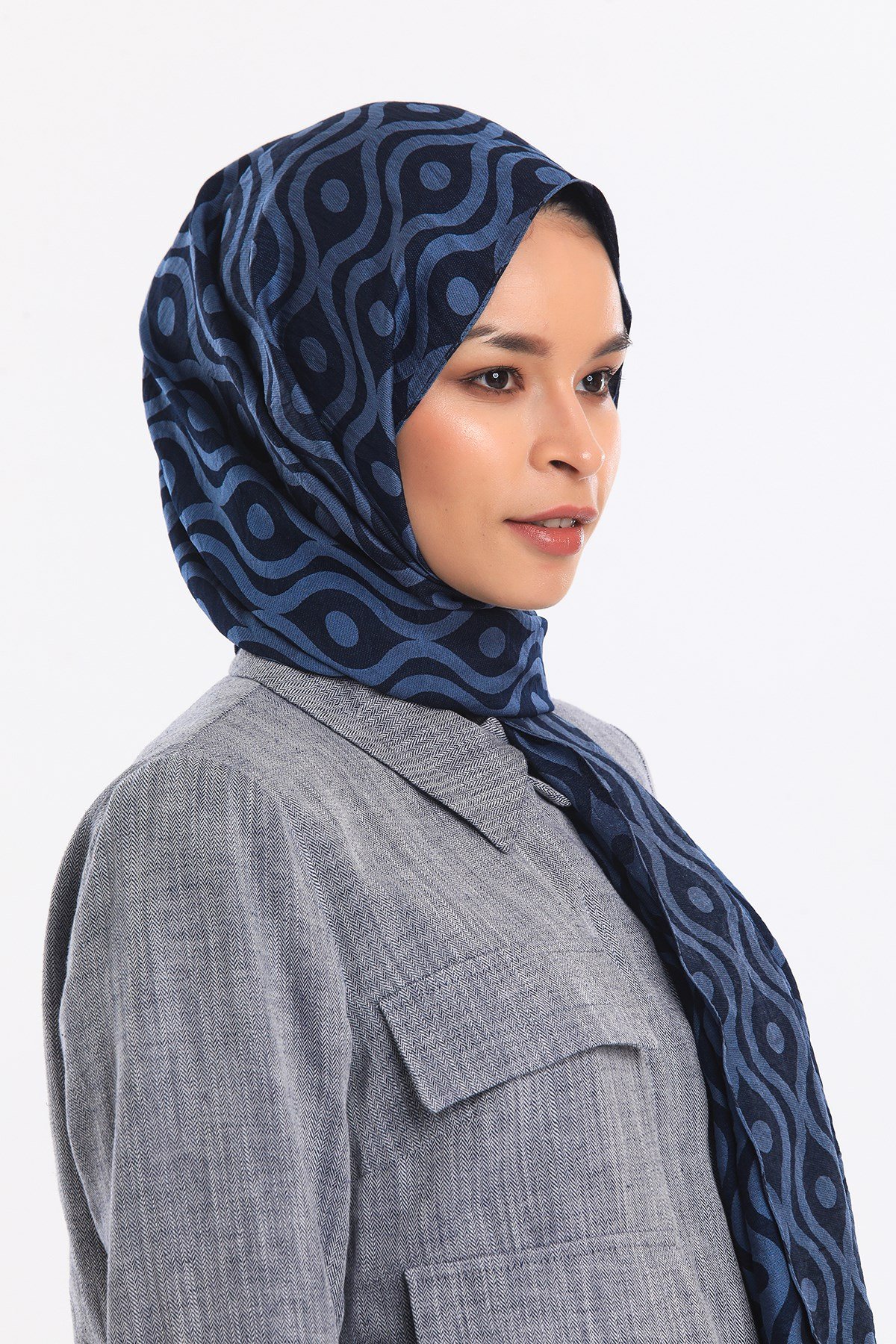 ŞALHelezon Desen Jakarlı Modal Seri Şal Askısı ile Birlikte 75x200 cm