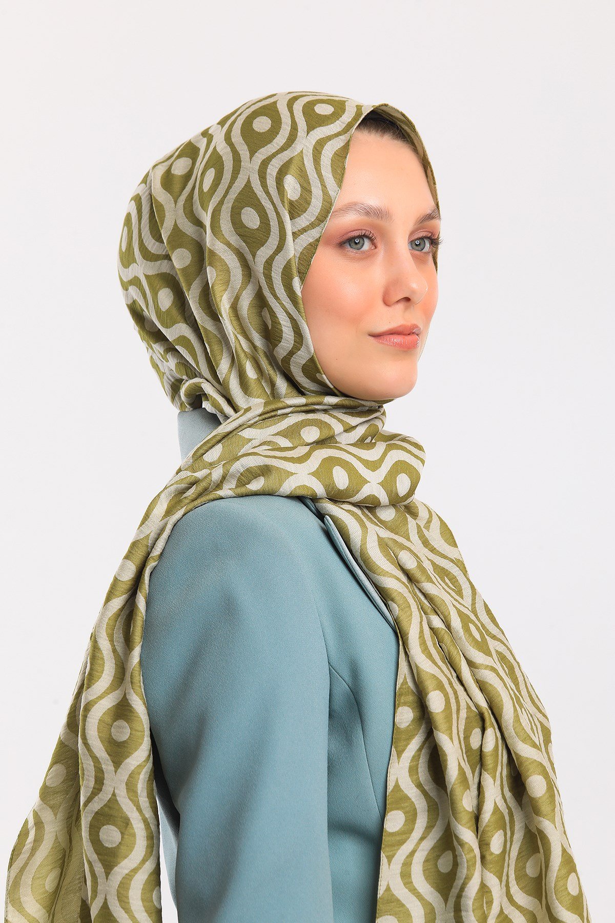 ŞALHelezon Desen Jakarlı Modal Seri Şal Askısı ile Birlikte 75x200 cm