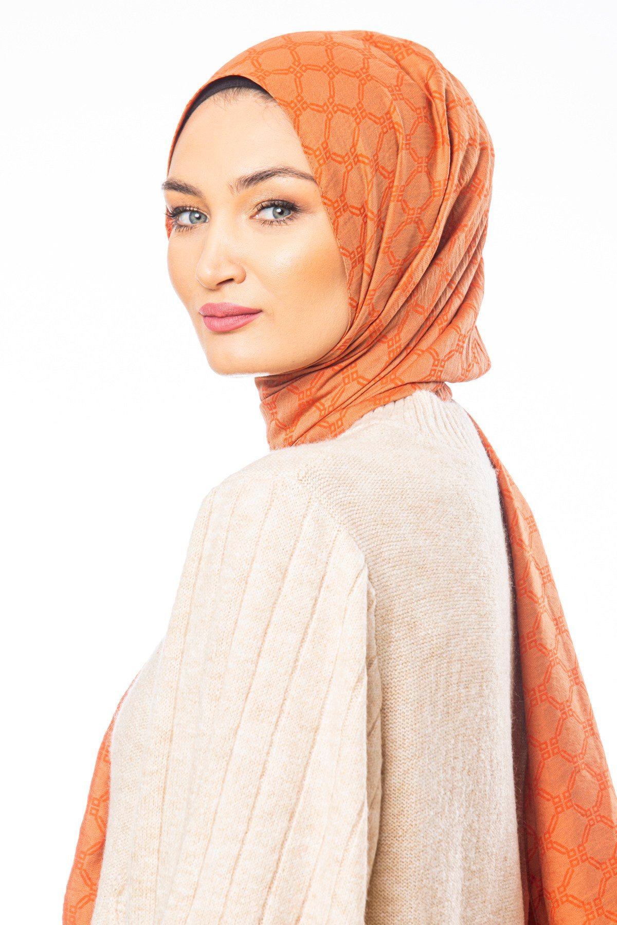 JAKARLI MODAL ŞALHelezon Desen Jakarlı Modal Seri Şal Askısı ile Birlikte 75x200 cm