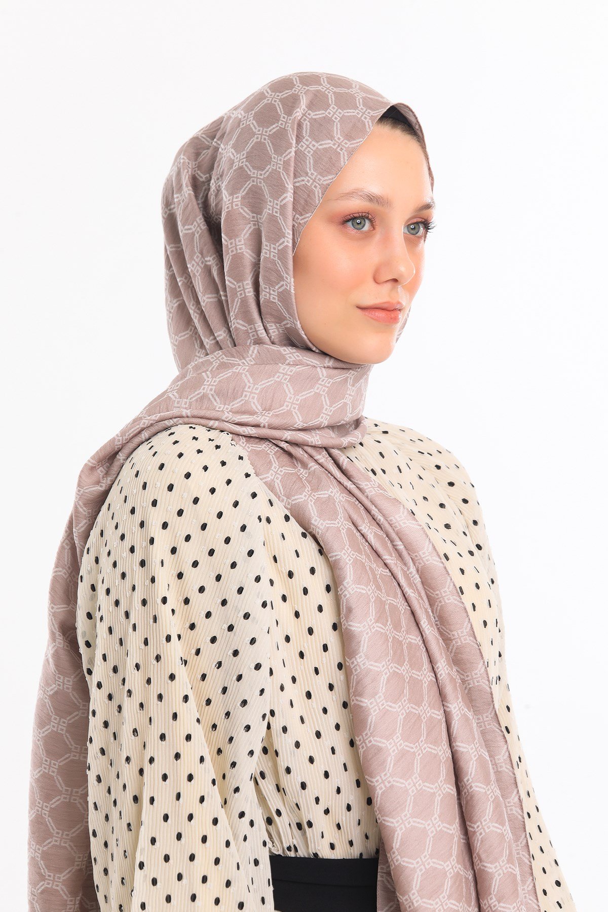 JAKARLI MODAL ŞALHelezon Desen Jakarlı Modal Seri Şal Askısı ile Birlikte 75x200 cm