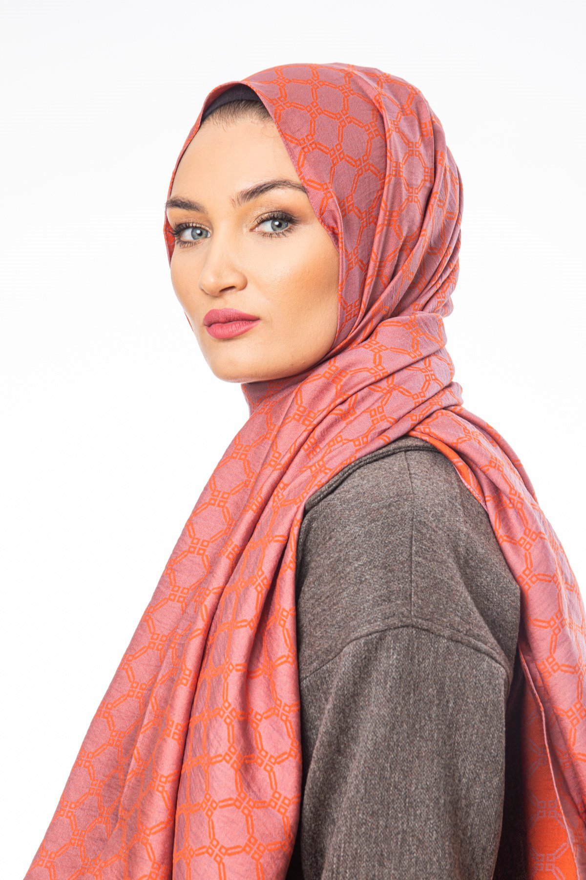 JAKARLI MODAL ŞALHelezon Desen Jakarlı Modal Seri Şal Askısı ile Birlikte 75x200 cm