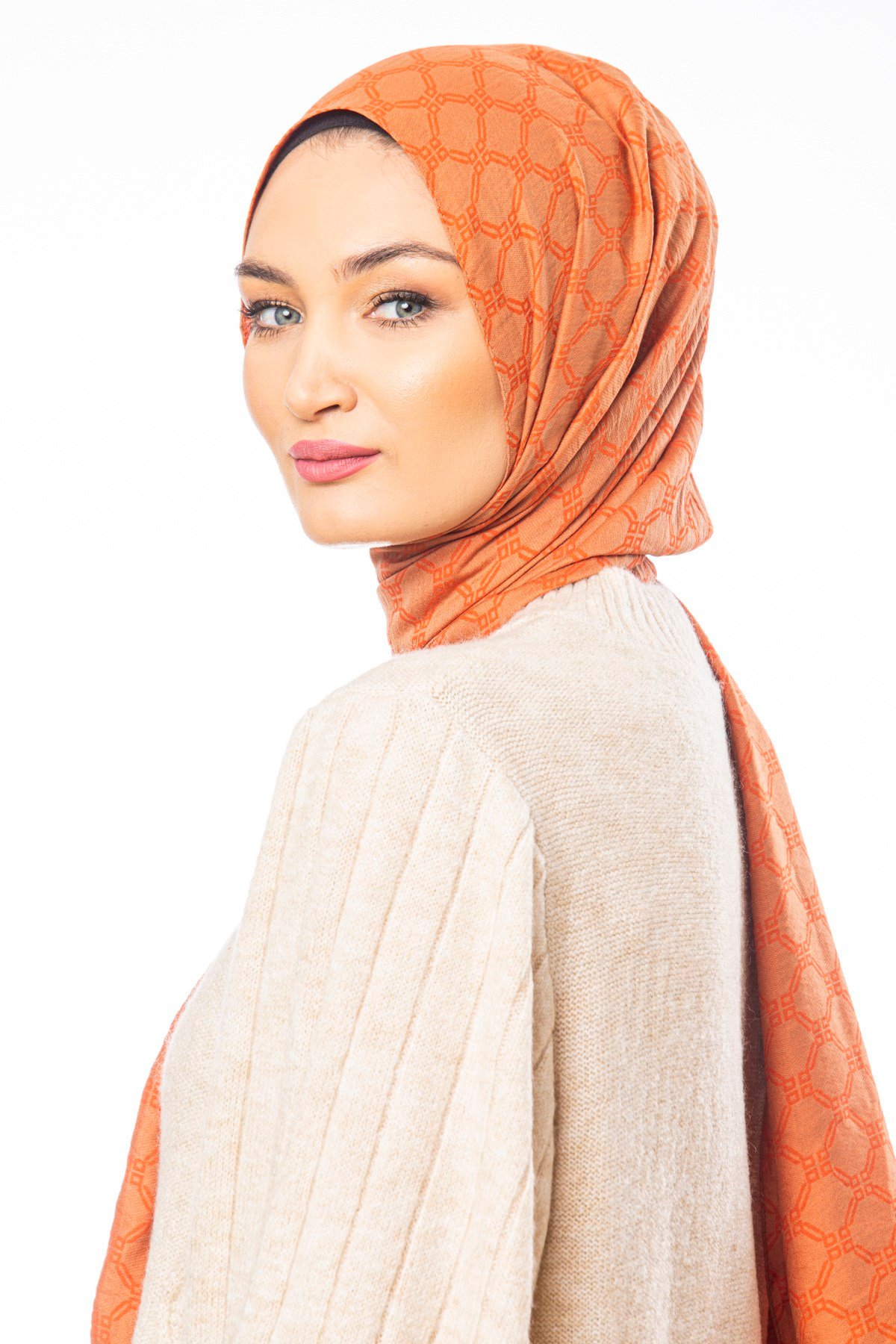 JAKARLI MODAL ŞALHelezon Desen Jakarlı Modal Seri Şal Askısı ile Birlikte 75x200 cm