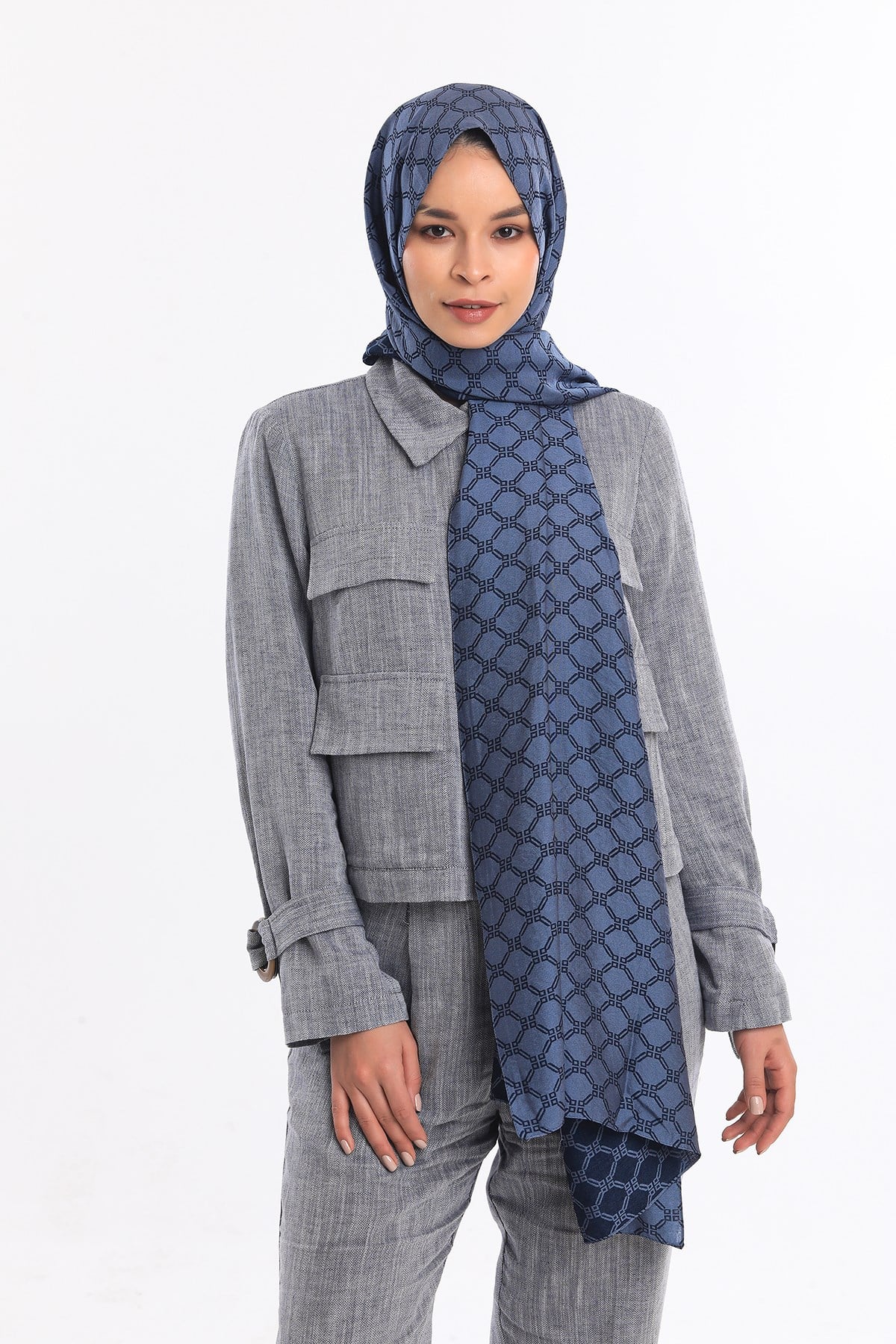 JAKARLI MODAL ŞALHelezon Desen Jakarlı Modal Seri Şal Askısı ile Birlikte 75x200 cm