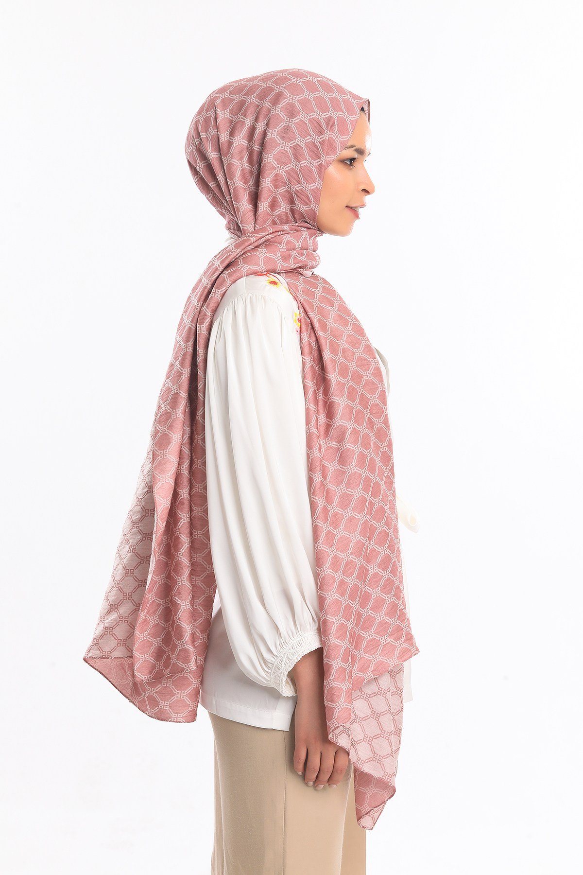 JAKARLI MODAL ŞALHelezon Desen Jakarlı Modal Seri Şal Askısı ile Birlikte 75x200 cm