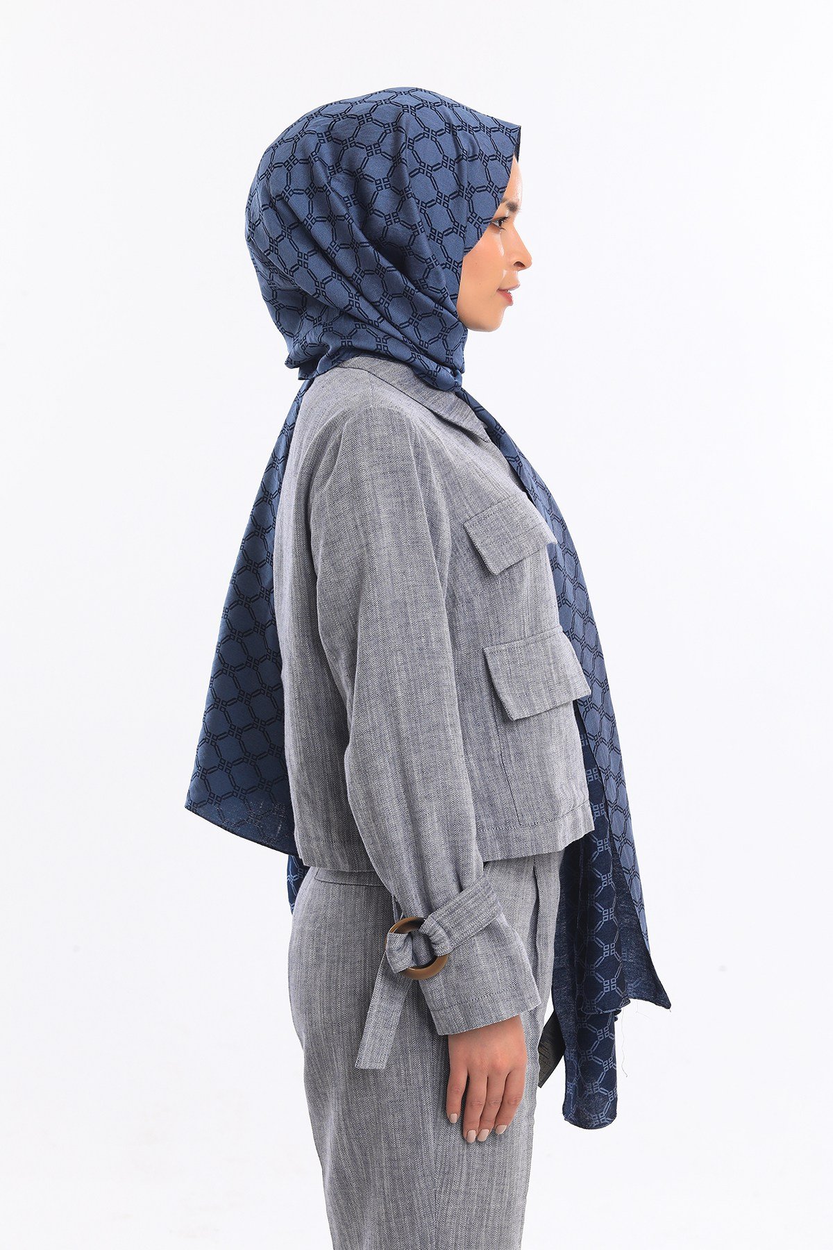 JAKARLI MODAL ŞALHelezon Desen Jakarlı Modal Seri Şal Askısı ile Birlikte 75x200 cm