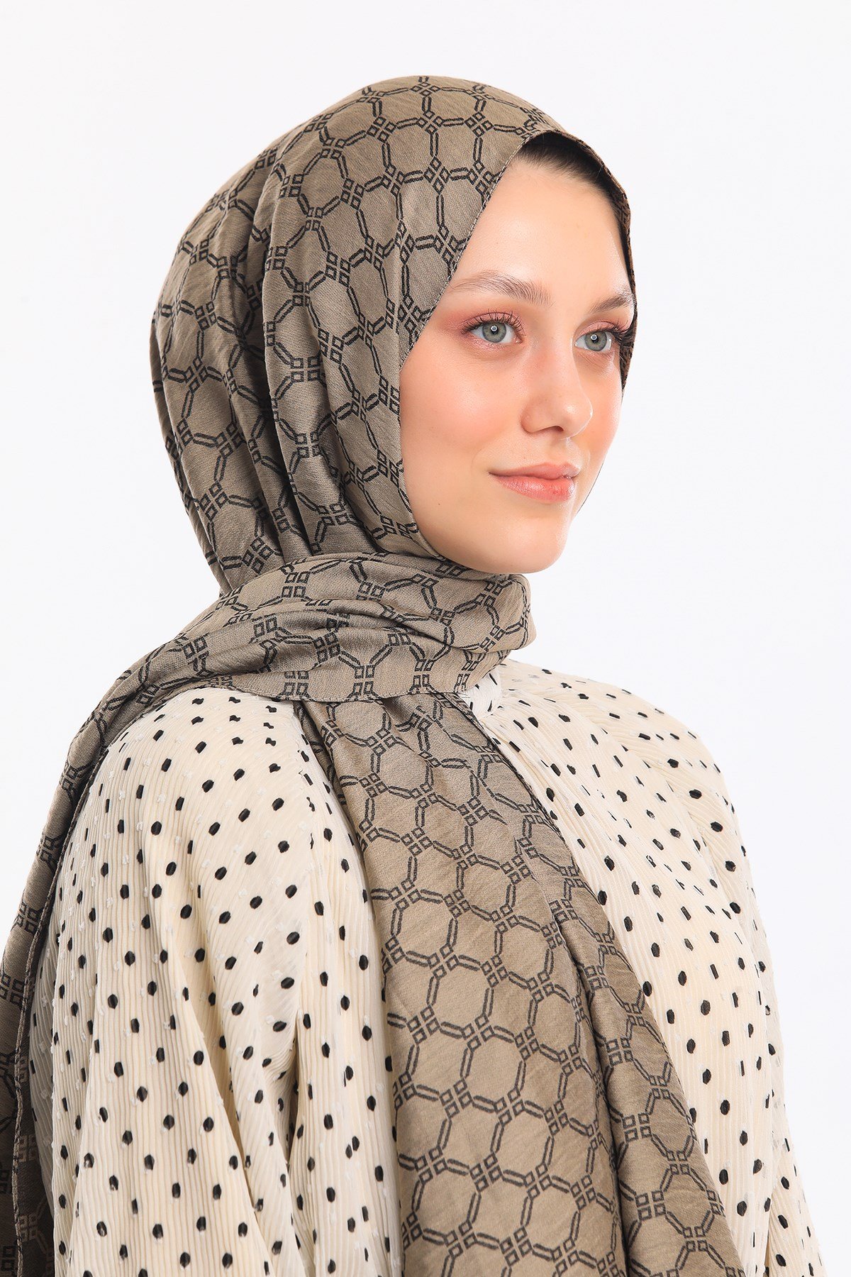 JAKARLI MODAL ŞALHelezon Desen Jakarlı Modal Seri Şal Askısı ile Birlikte 75x200 cm