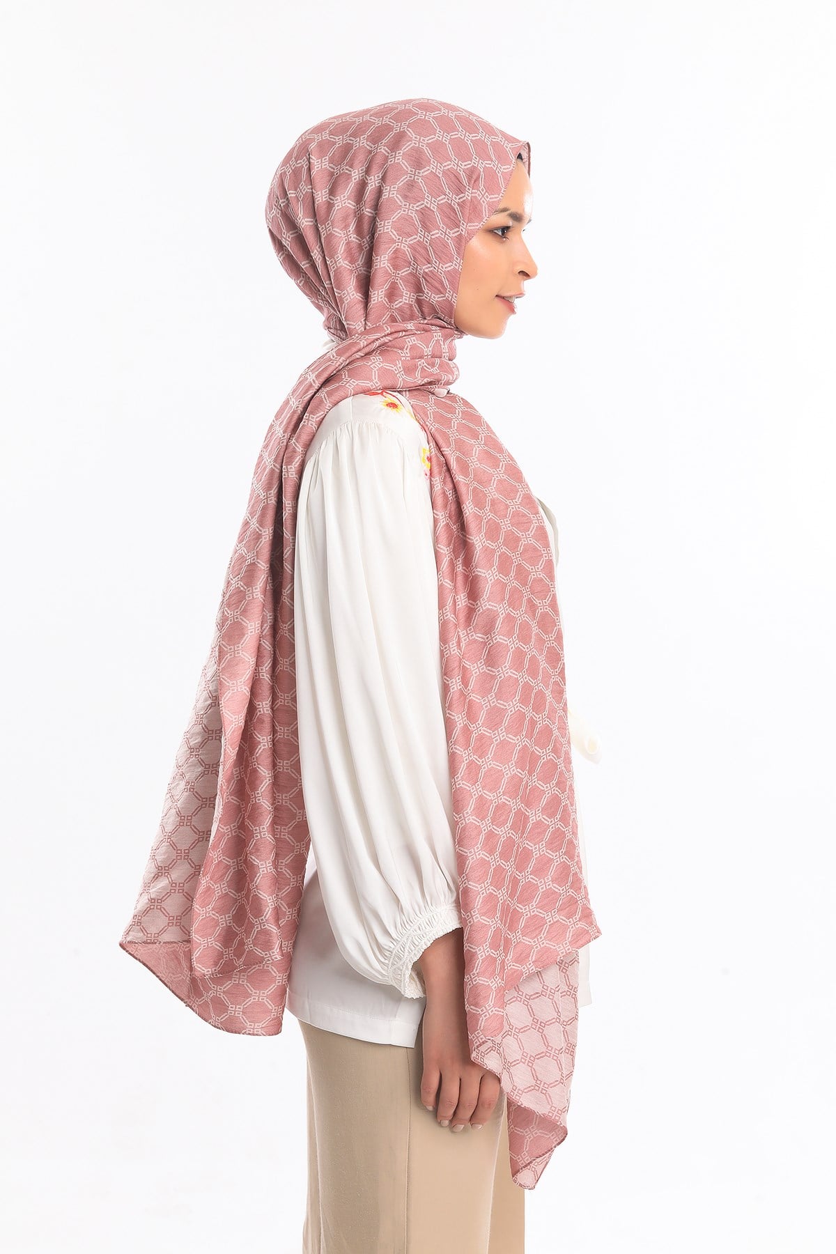 JAKARLI MODAL ŞALHelezon Desen Jakarlı Modal Seri Şal Askısı ile Birlikte 75x200 cm