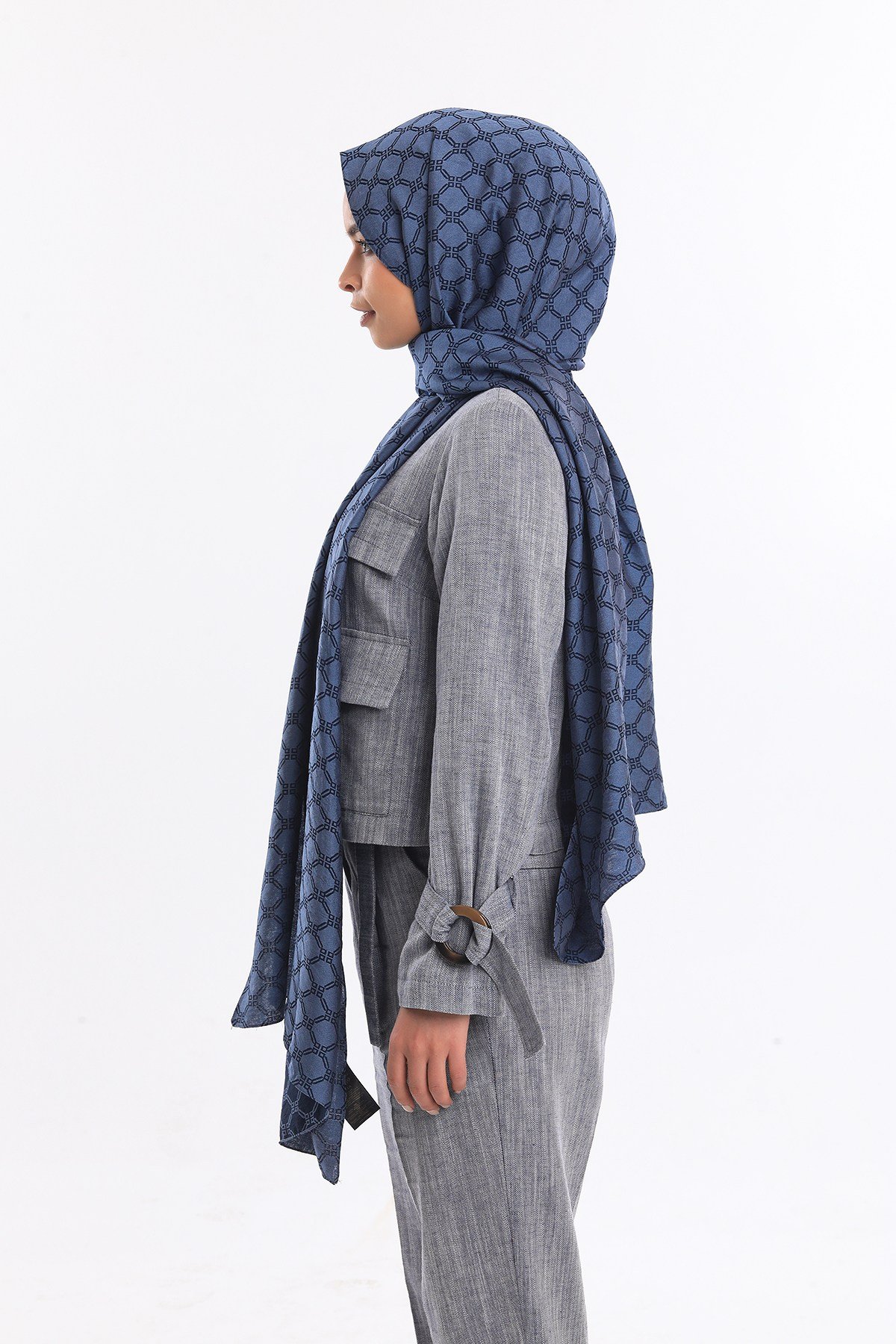 JAKARLI MODAL ŞALHelezon Desen Jakarlı Modal Seri Şal Askısı ile Birlikte 75x200 cm
