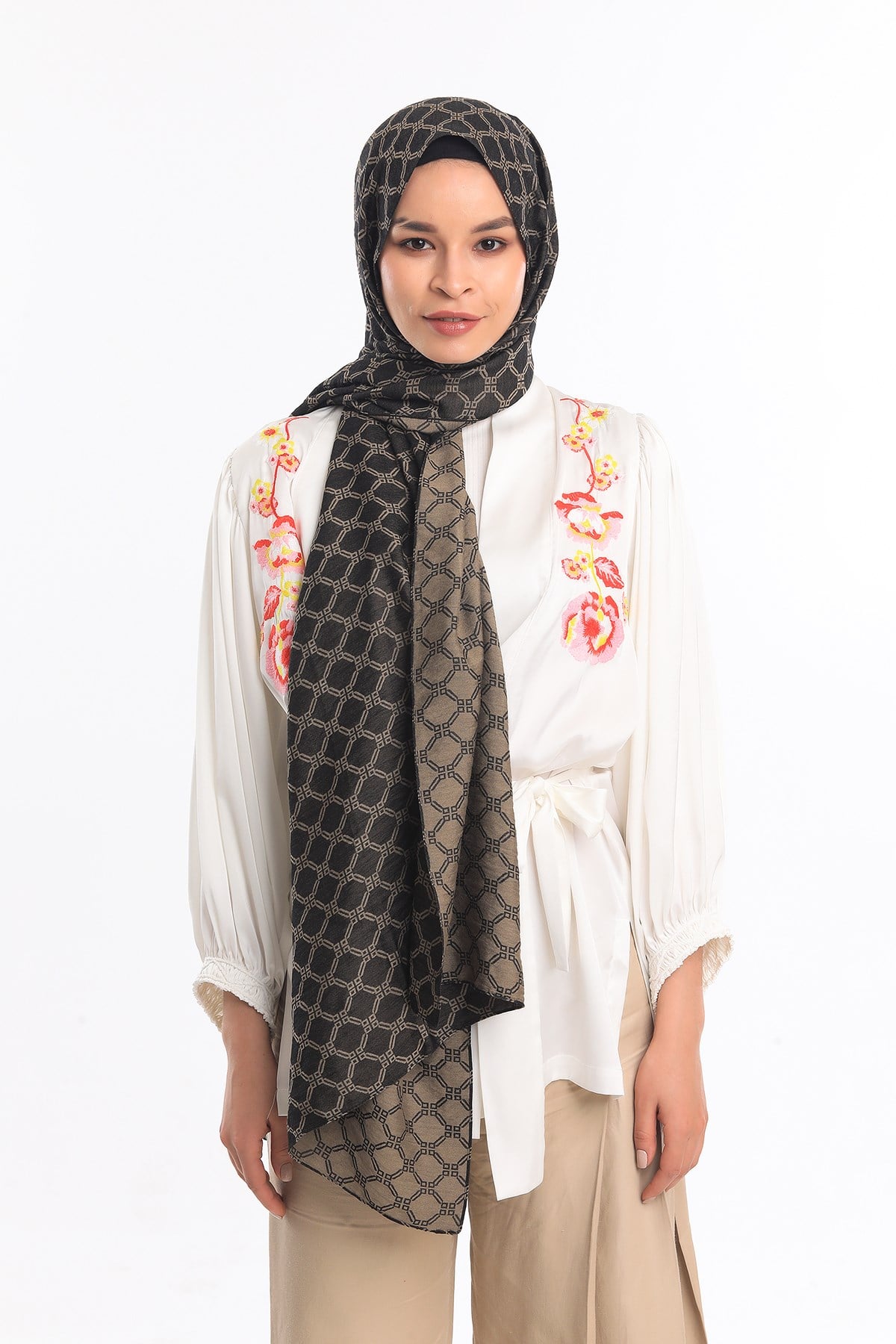 JAKARLI MODAL ŞALHelezon Desen Jakarlı Modal Seri Şal Askısı ile Birlikte 75x200 cm