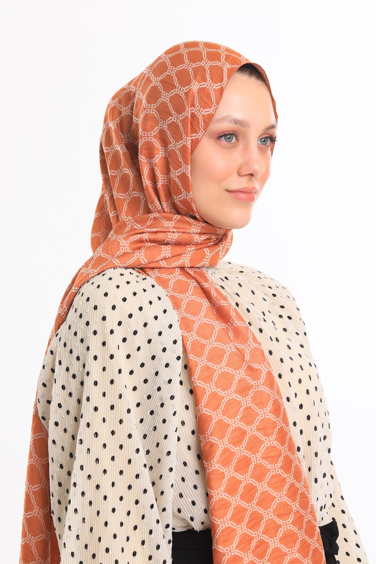 JAKARLI MODAL ŞALHelezon Desen Jakarlı Modal Seri Şal Askısı ile Birlikte 75x200 cm