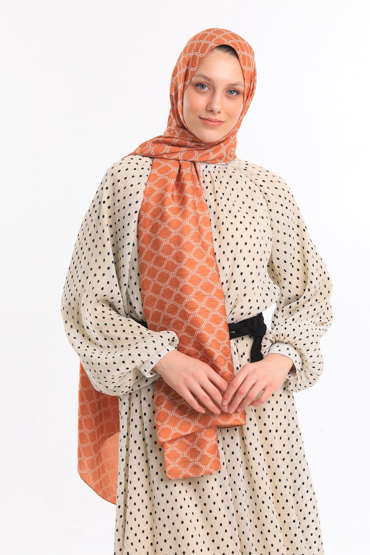 JAKARLI MODAL ŞALHelezon Desen Jakarlı Modal Seri Şal Askısı ile Birlikte 75x200 cm