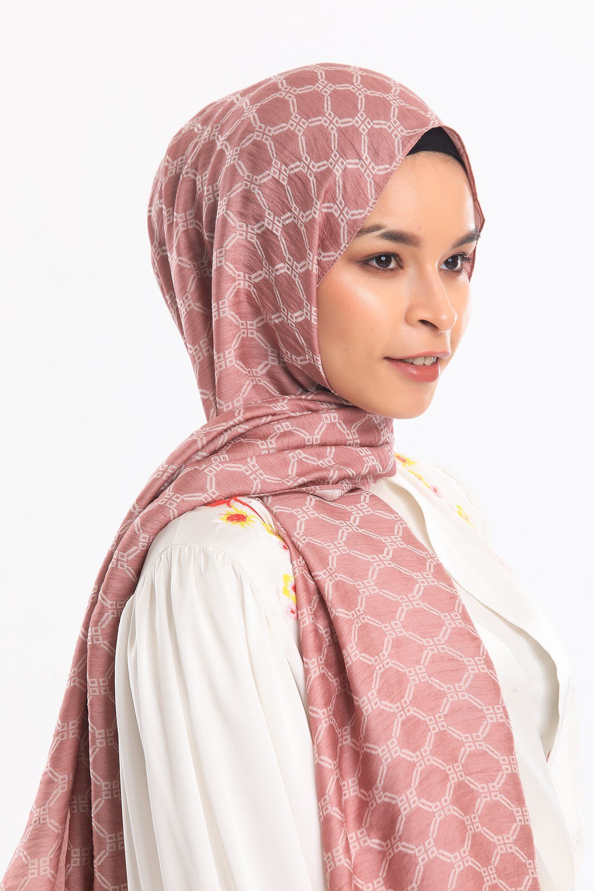 JAKARLI MODAL ŞALHelezon Desen Jakarlı Modal Seri Şal Askısı ile Birlikte 75x200 cm