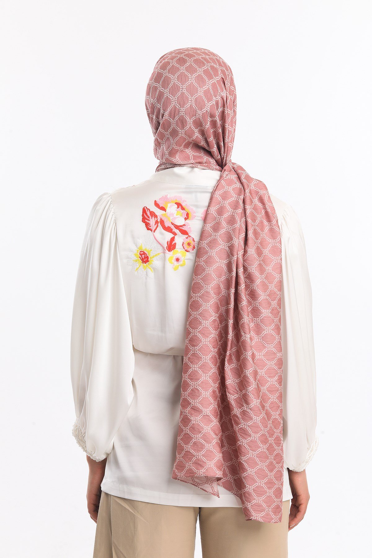 JAKARLI MODAL ŞALHelezon Desen Jakarlı Modal Seri Şal Askısı ile Birlikte 75x200 cm