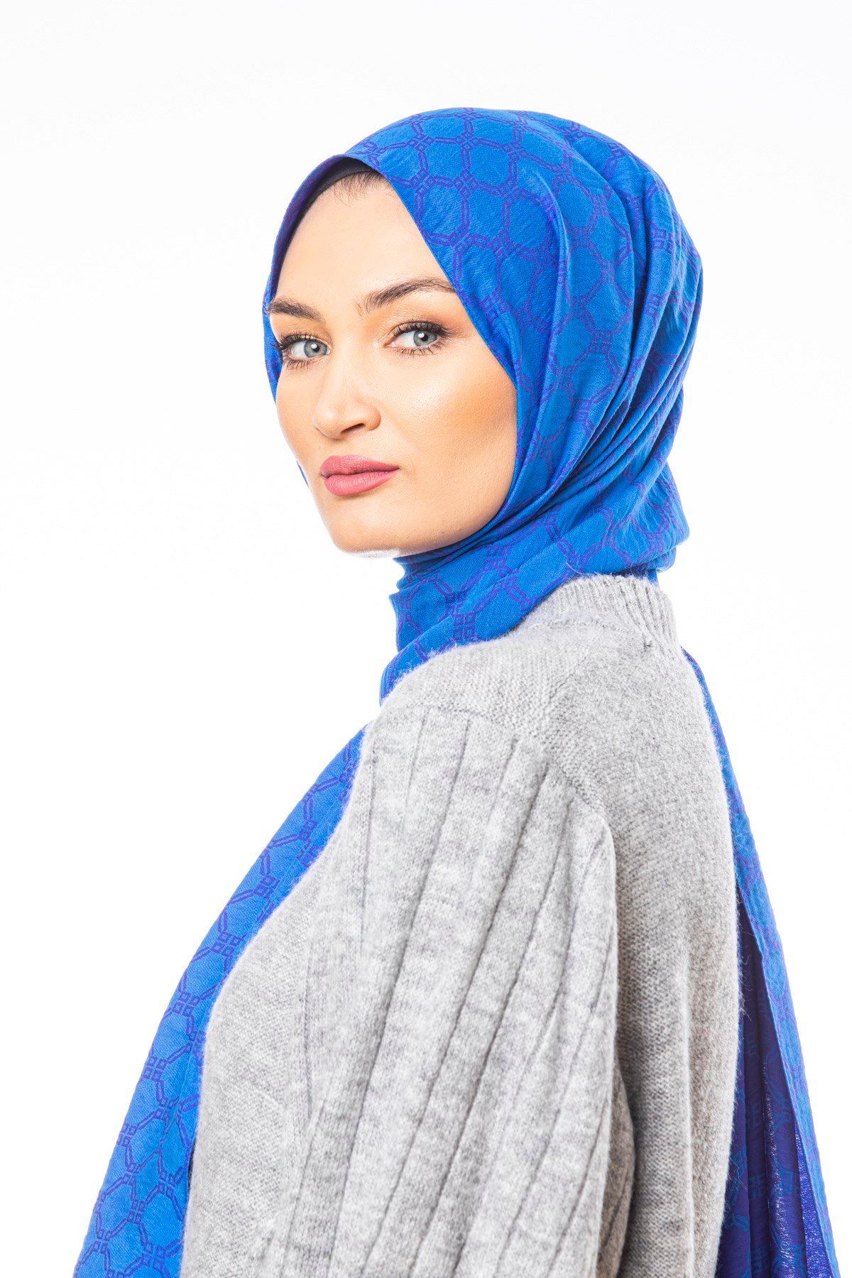 JAKARLI MODAL ŞALHelezon Desen Jakarlı Modal Seri Şal Askısı ile Birlikte 75x200 cm