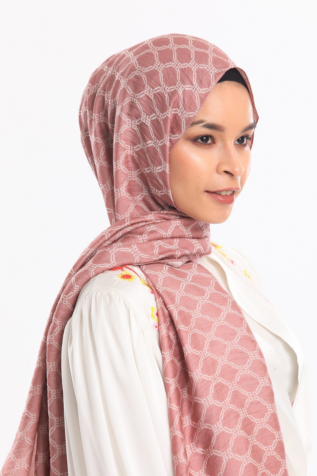 JAKARLI MODAL ŞALHelezon Desen Jakarlı Modal Seri Şal Askısı ile Birlikte 75x200 cm