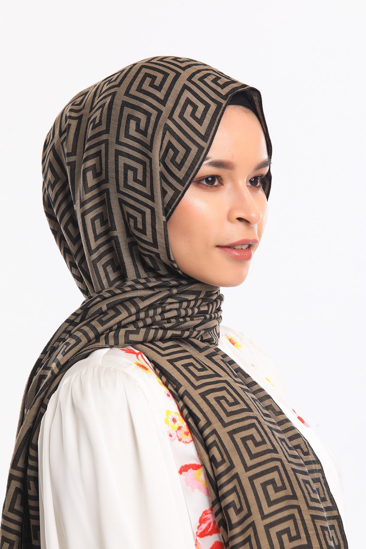 JAKARLI MODAL ŞALJakar Dokuma Desen Jakarlı Modal Seri Şal Askısı ile Birlikte 75x200 cm