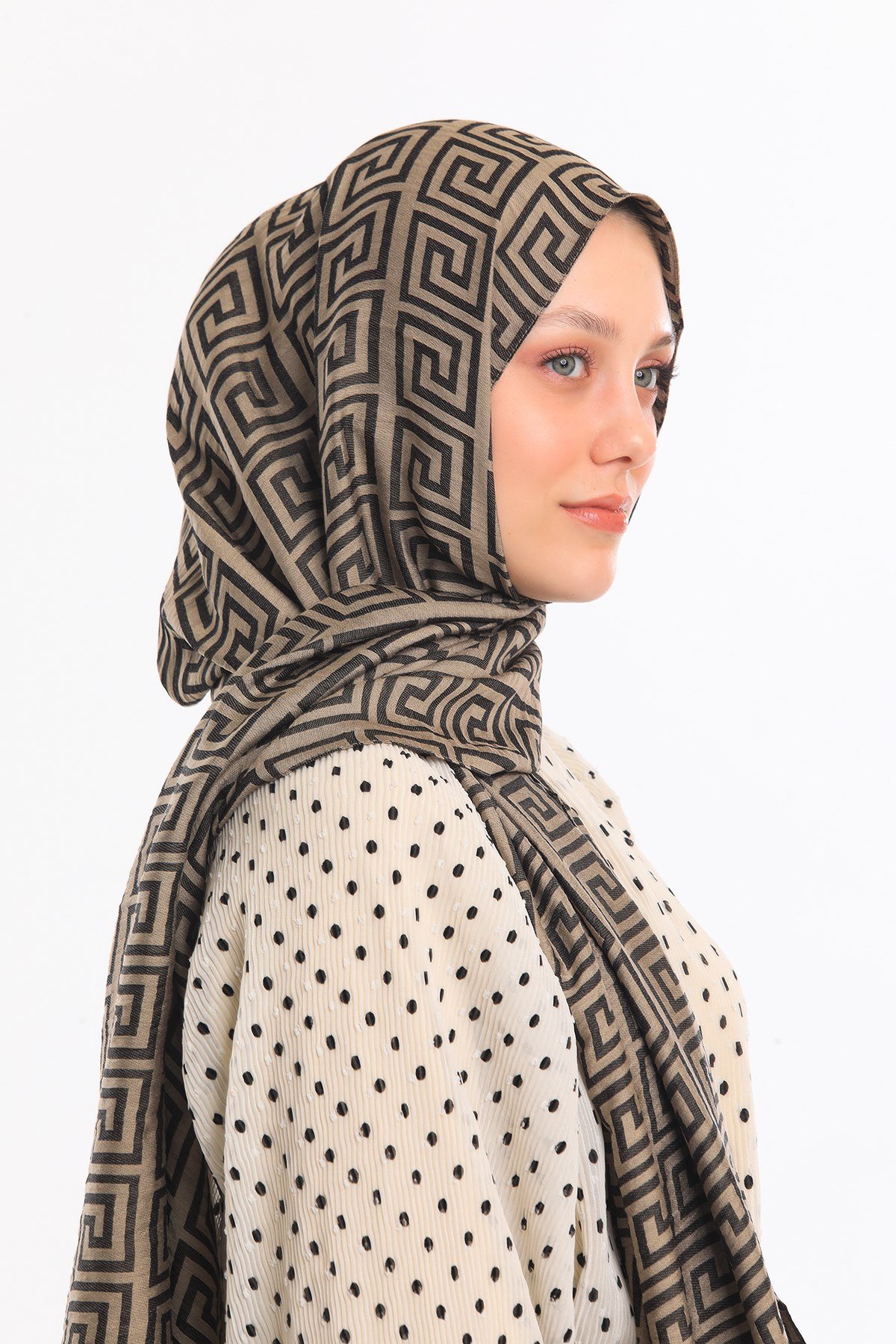 JAKARLI MODAL ŞALJakar Dokuma Desen Jakarlı Modal Seri Şal Askısı ile Birlikte 75x200 cm