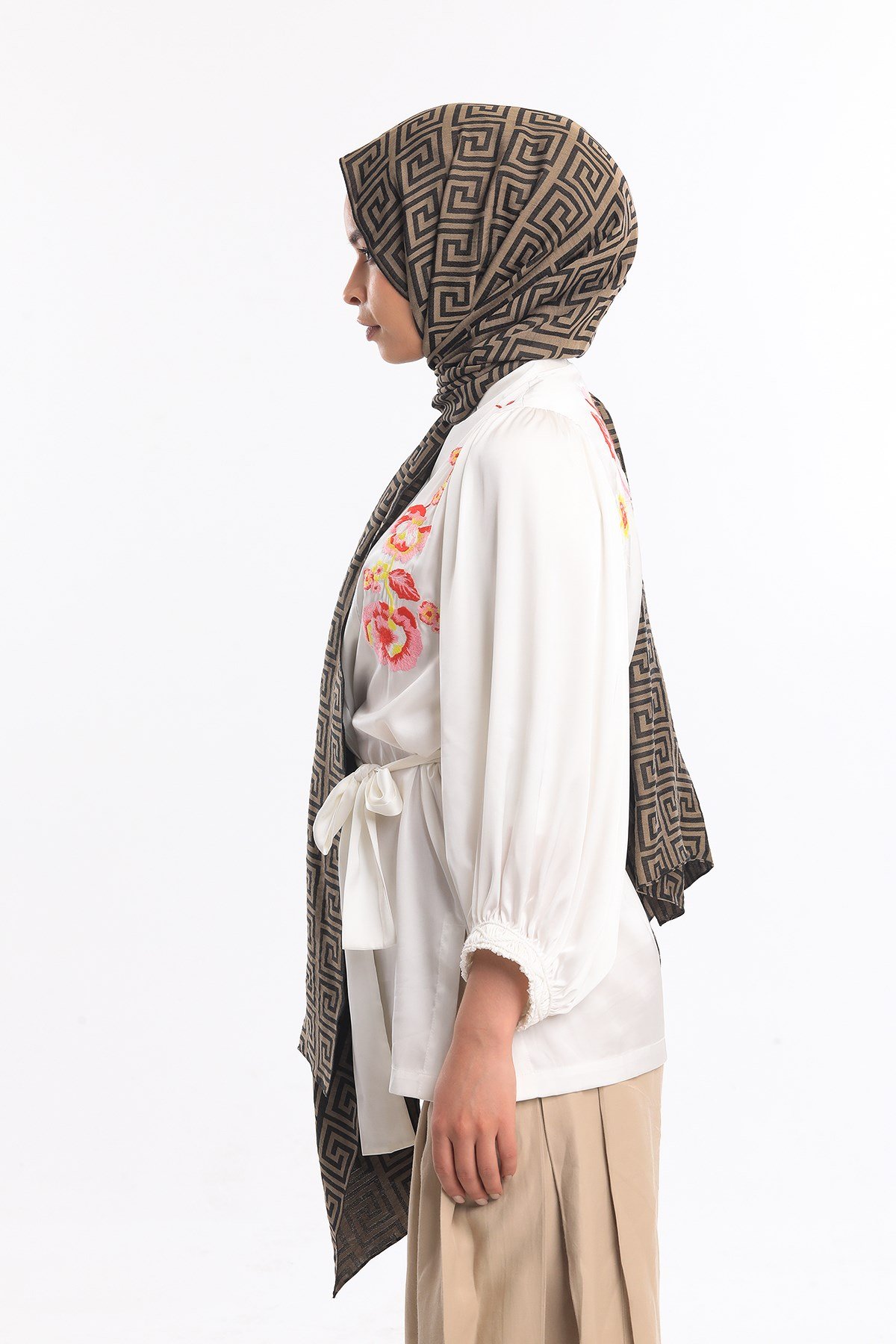 JAKARLI MODAL ŞALJakar Dokuma Desen Jakarlı Modal Seri Şal Askısı ile Birlikte 75x200 cm