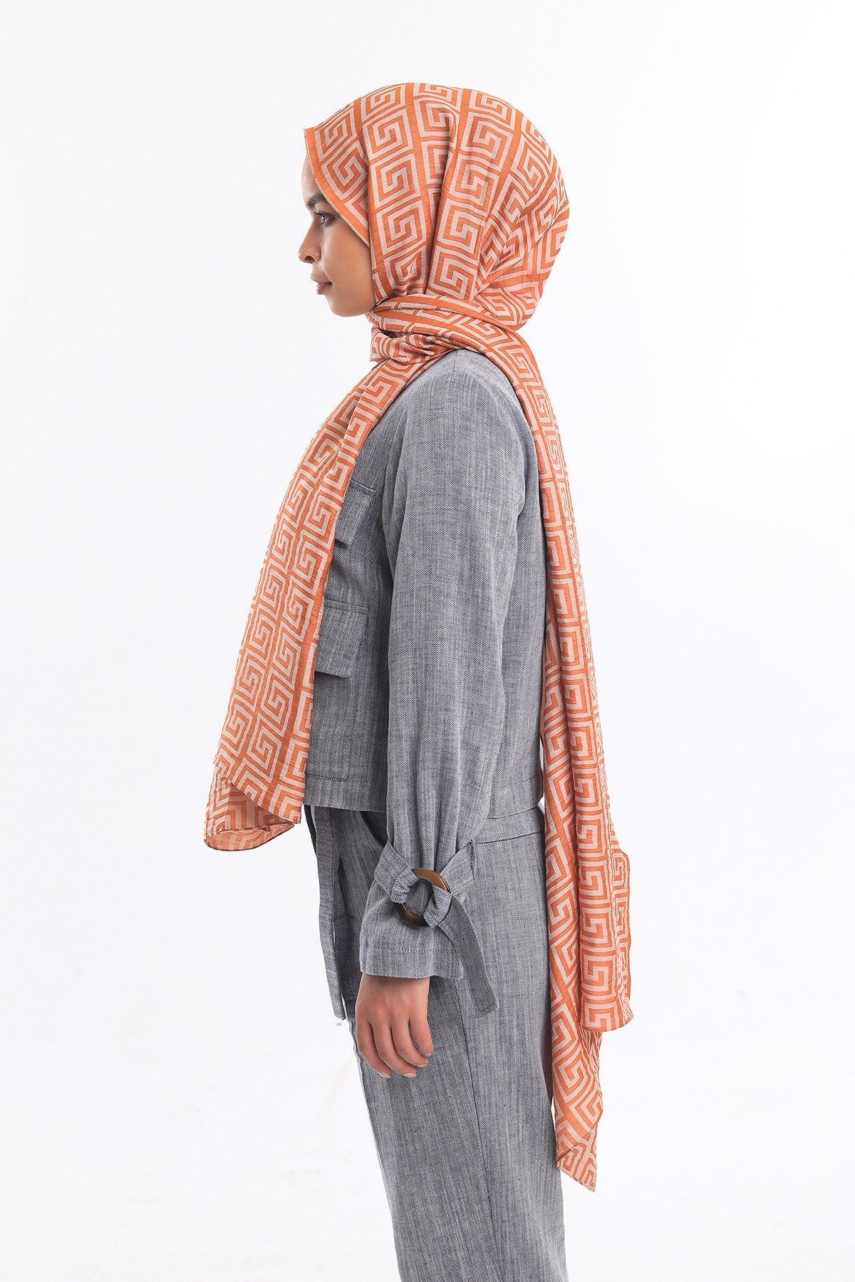 JAKARLI MODAL ŞALJakar Dokuma Desen Jakarlı Modal Seri Şal Askısı ile Birlikte 75x200 cm