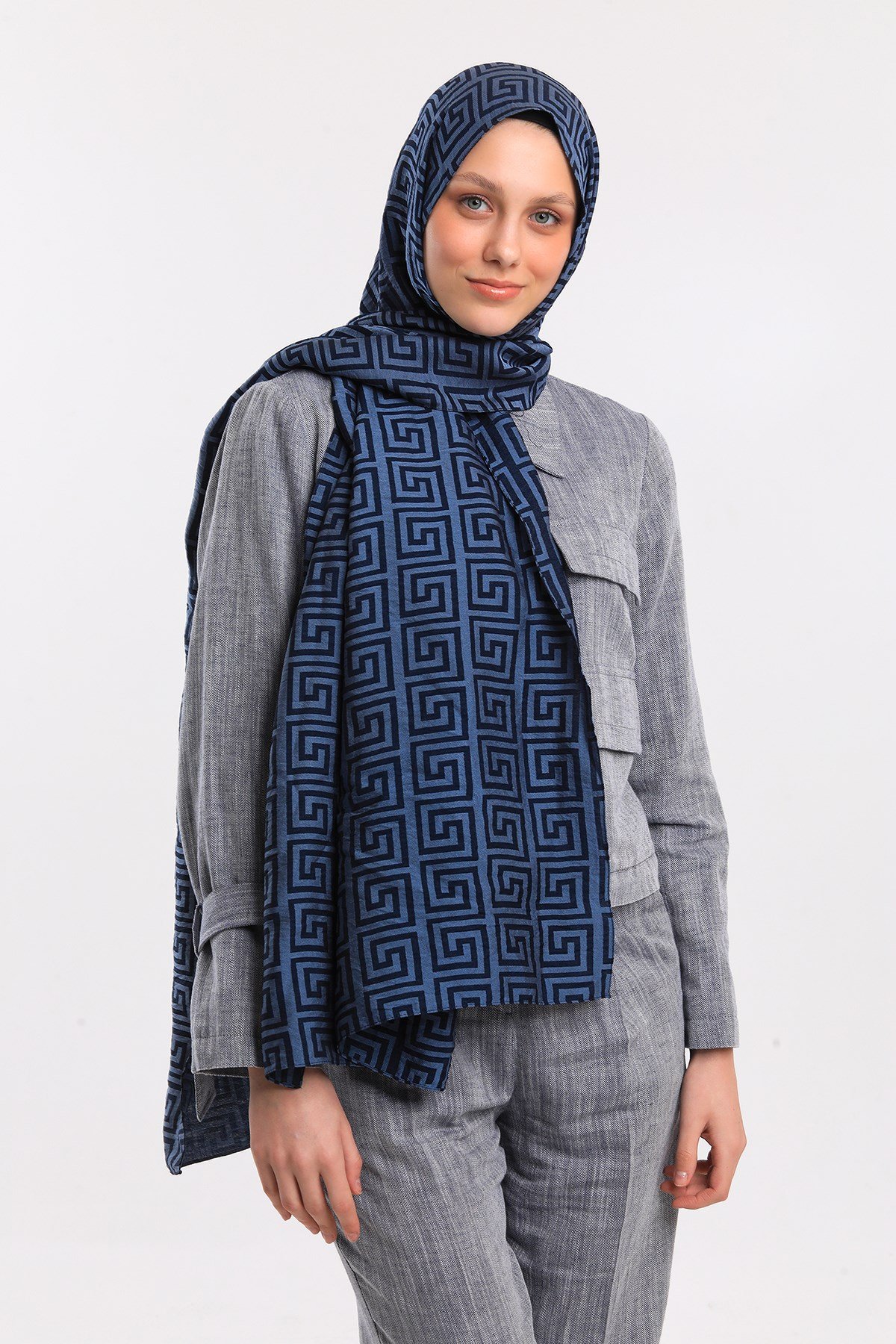 JAKARLI MODAL ŞALJakar Dokuma Desen Jakarlı Modal Seri Şal Askısı ile Birlikte 75x200 cm