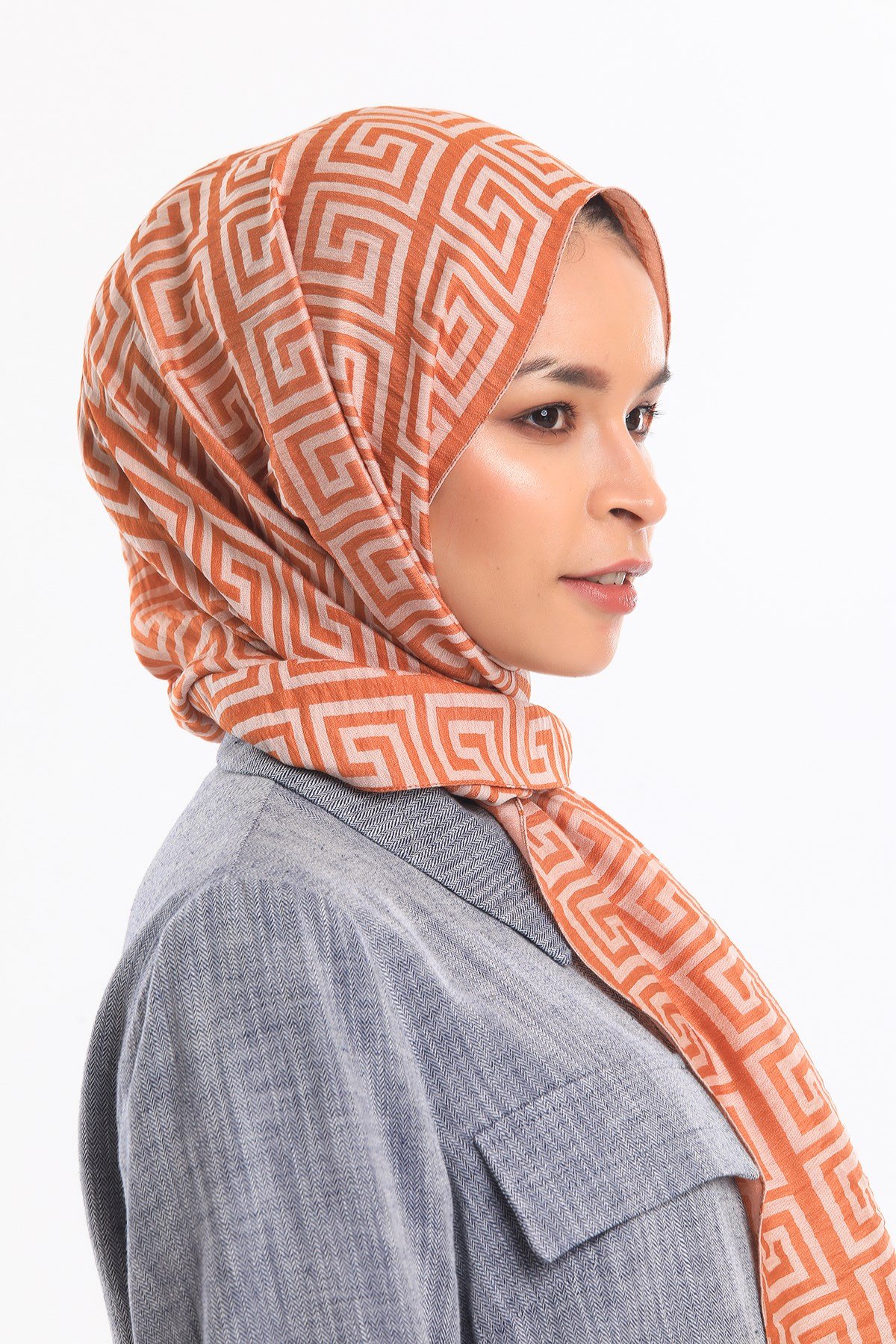 JAKARLI MODAL ŞALJakar Dokuma Desen Jakarlı Modal Seri Şal Askısı ile Birlikte 75x200 cm