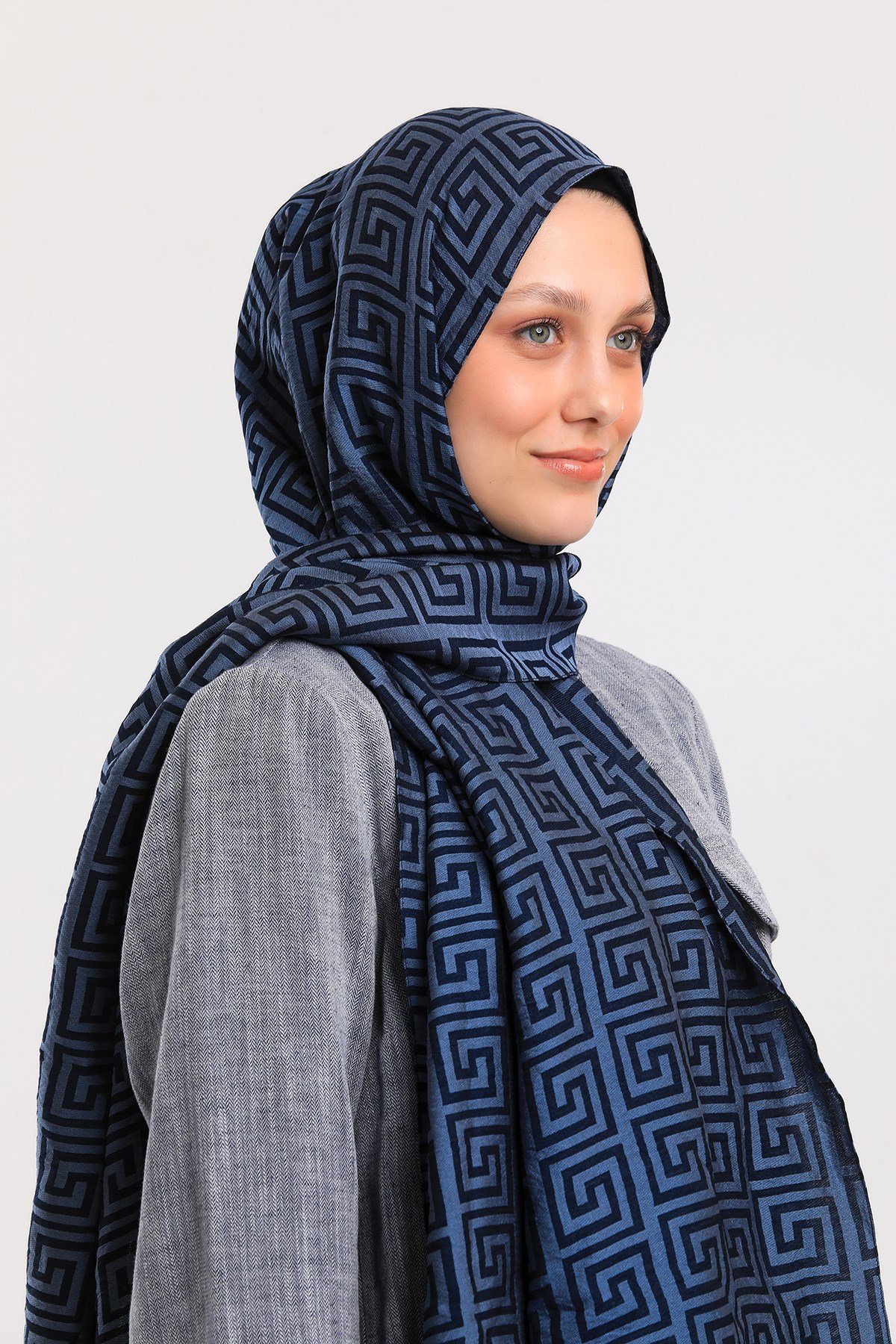 JAKARLI MODAL ŞALJakar Dokuma Desen Jakarlı Modal Seri Şal Askısı ile Birlikte 75x200 cm