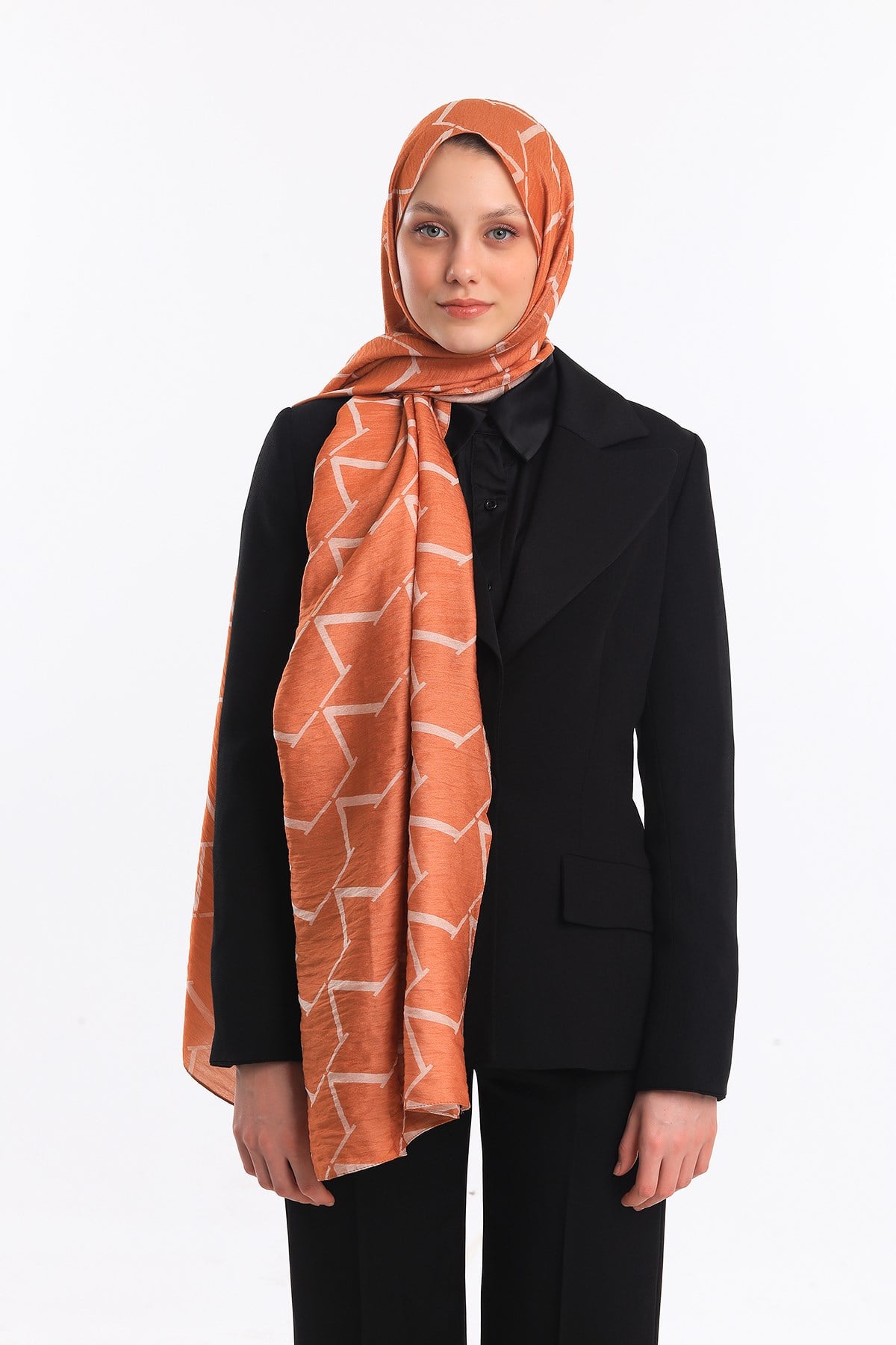 JAKARLI MODAL ŞALV  Desen Jakarlı Modal Seri Şal Askısı ile Birlikte 75x200 cm