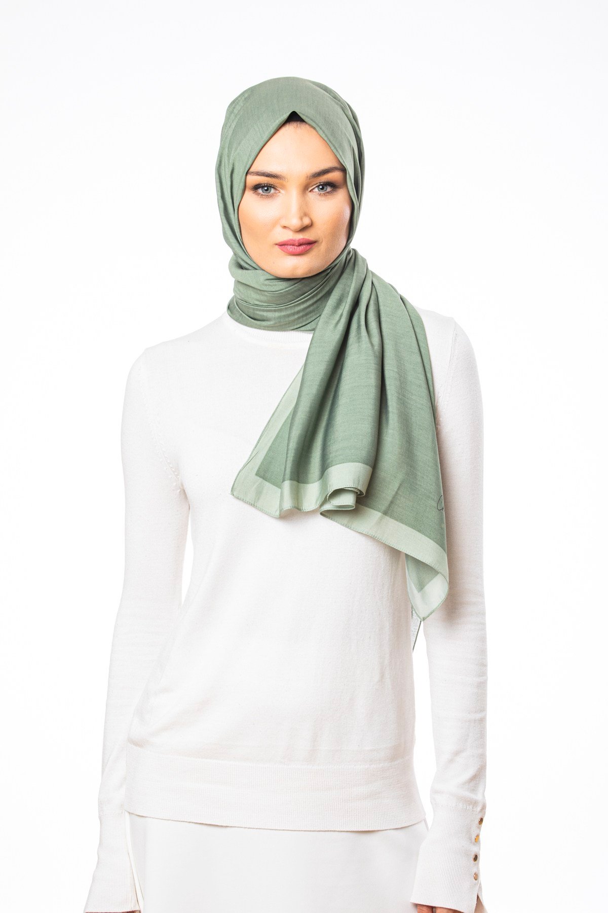 JAKARLI MODAL ŞALDüz Desen Modal Seri Şal Askısı ile Birlikte 75x200 cm