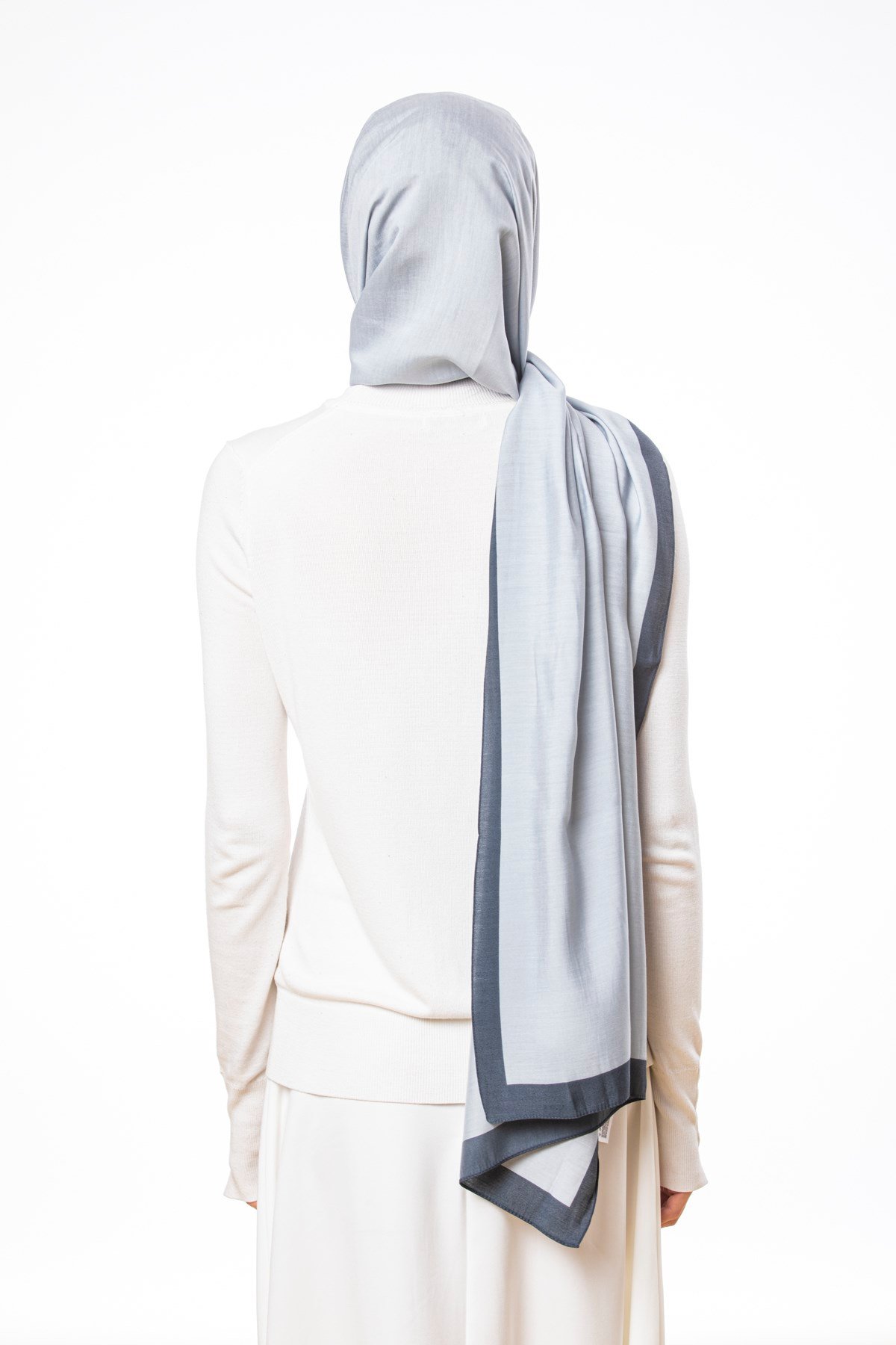 JAKARLI MODAL ŞALDüz Desen Modal Seri Şal Askısı ile Birlikte 75x200 cm