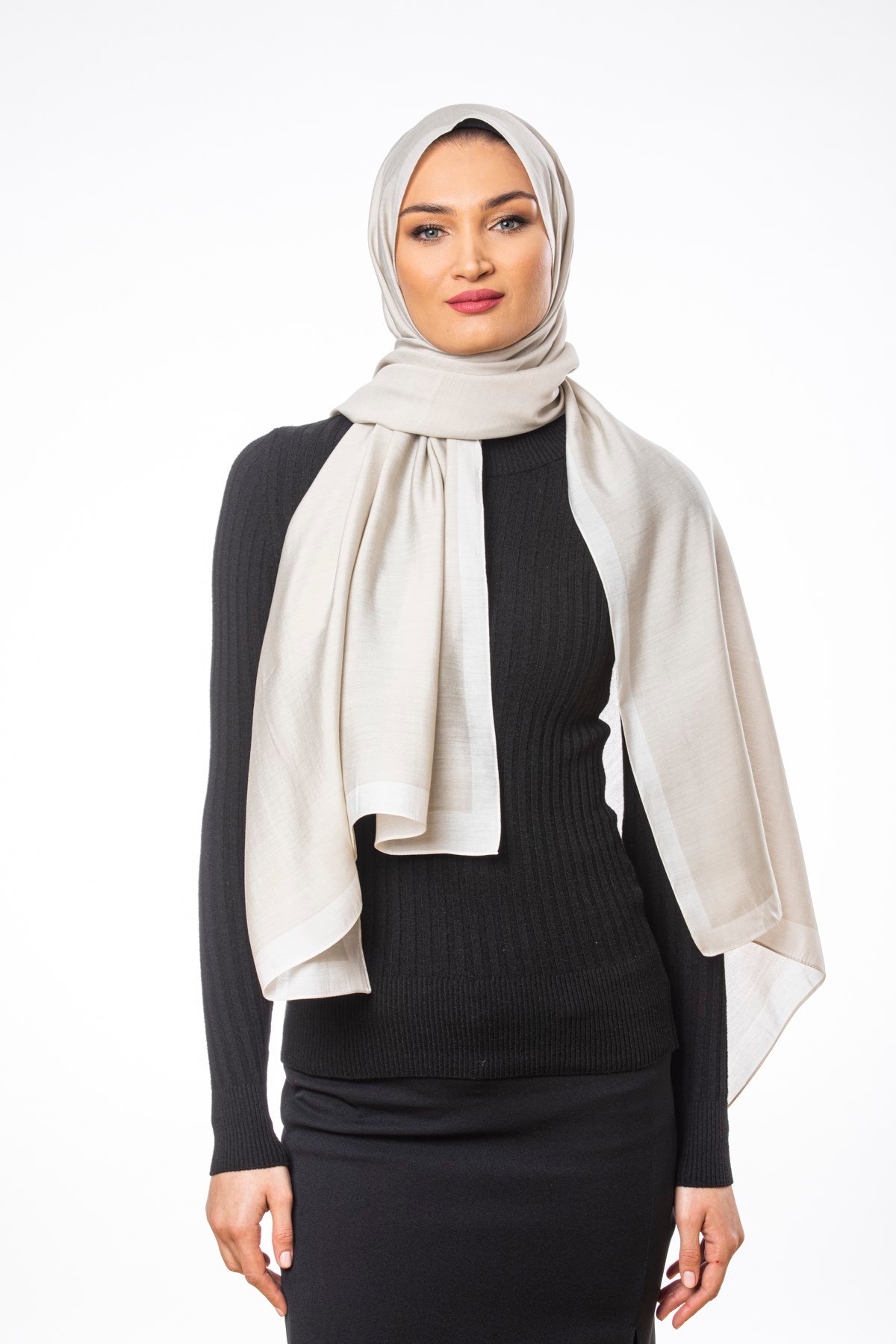 JAKARLI MODAL ŞALDüz Desen Modal Seri Şal Askısı ile Birlikte 75x200 cm